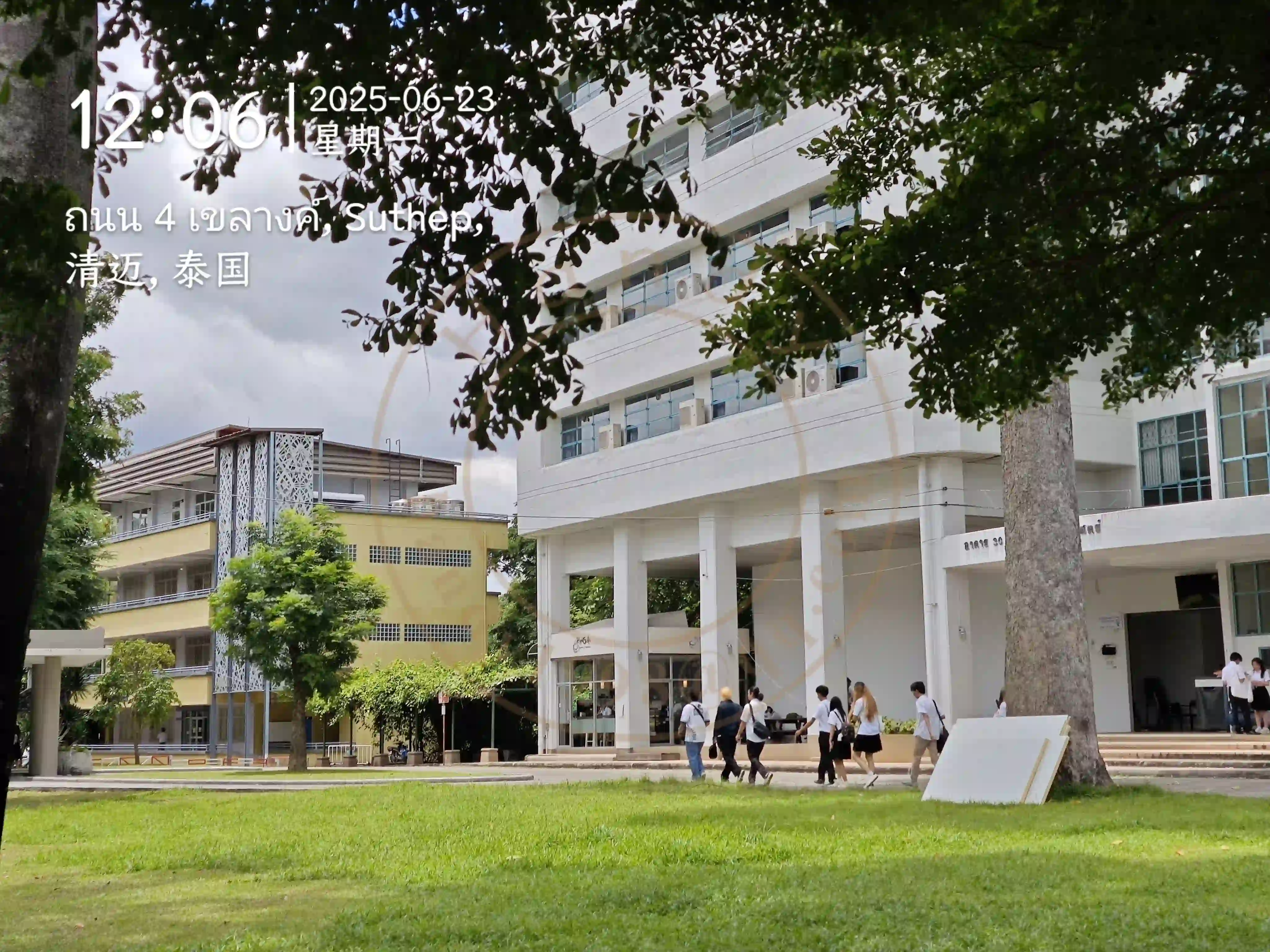 <h2 class='text-xl text-white'></h2>