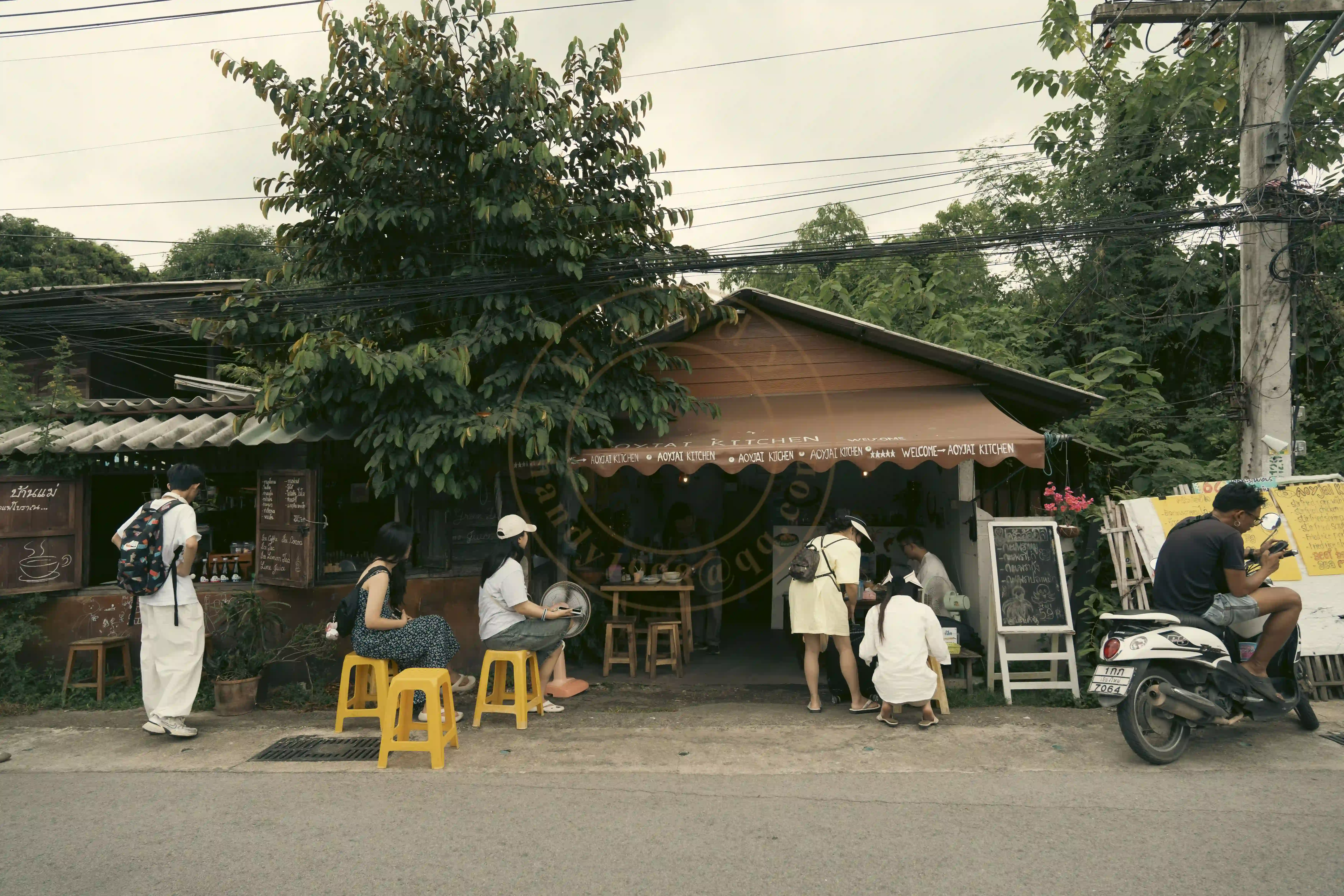 <h2 class='text-xl text-white'></h2>