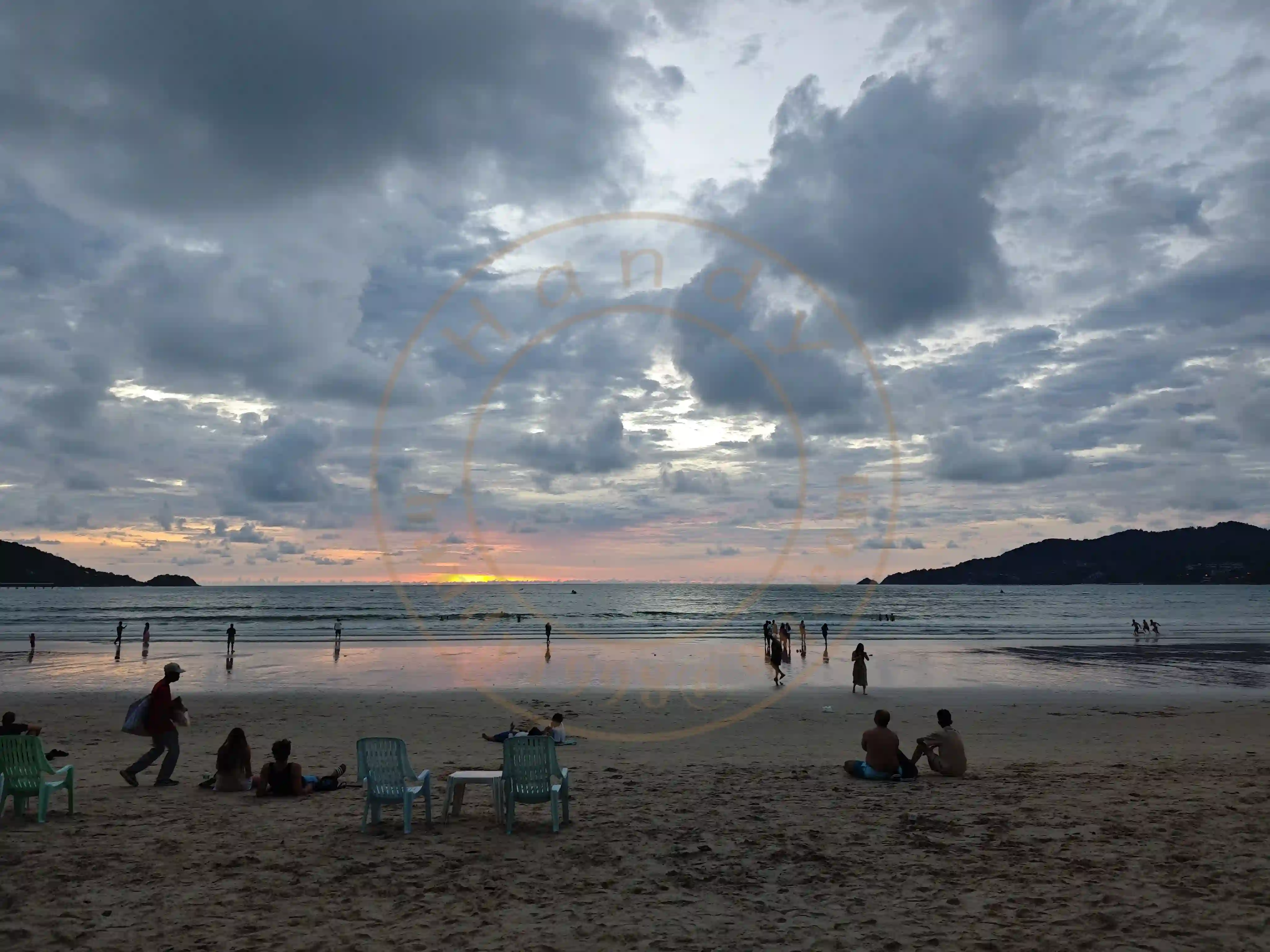 <h2 class='text-xl text-white'></h2>