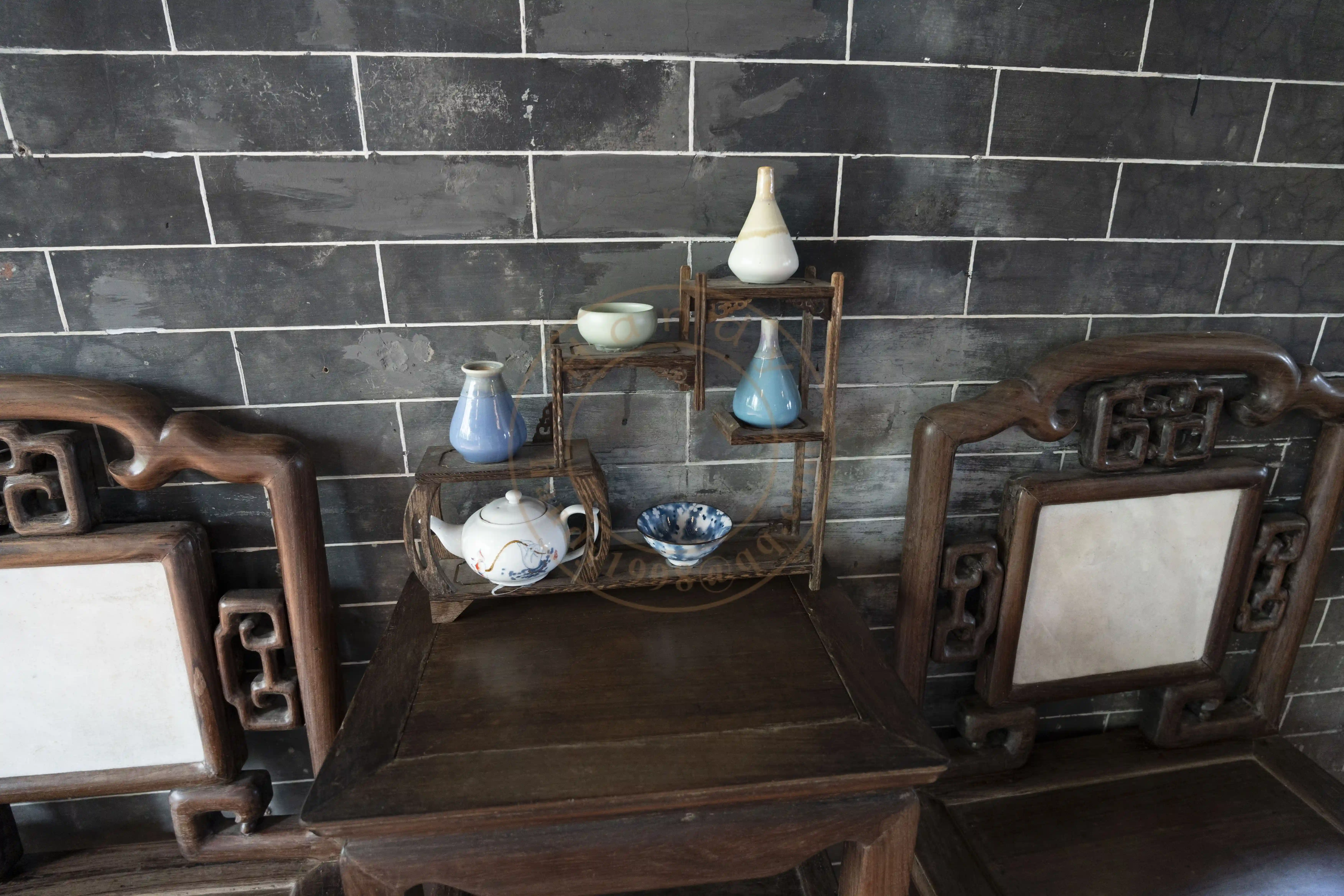 <h2 class='text-xl text-white'></h2>