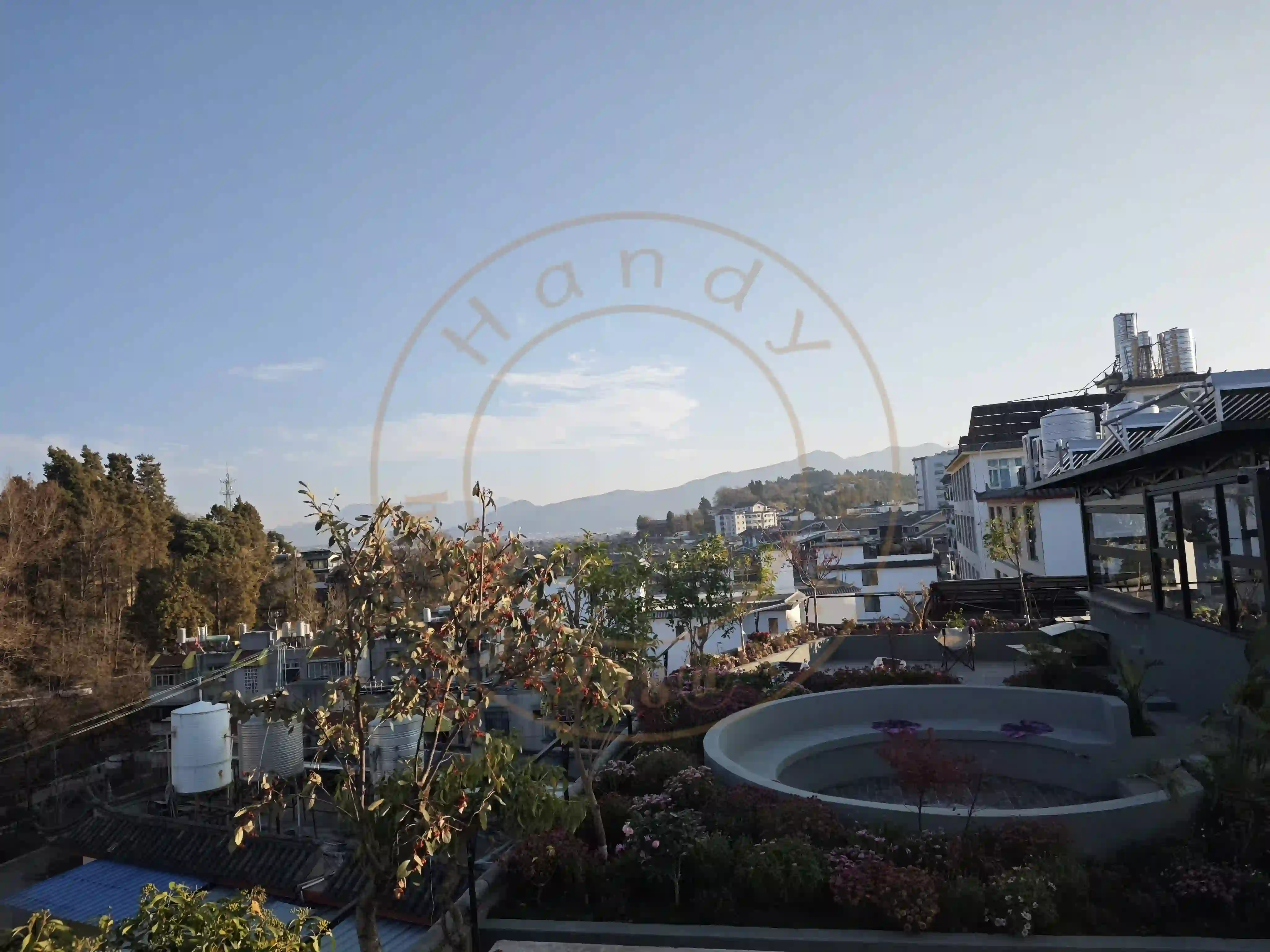 <h2 class='text-xl text-white'></h2>