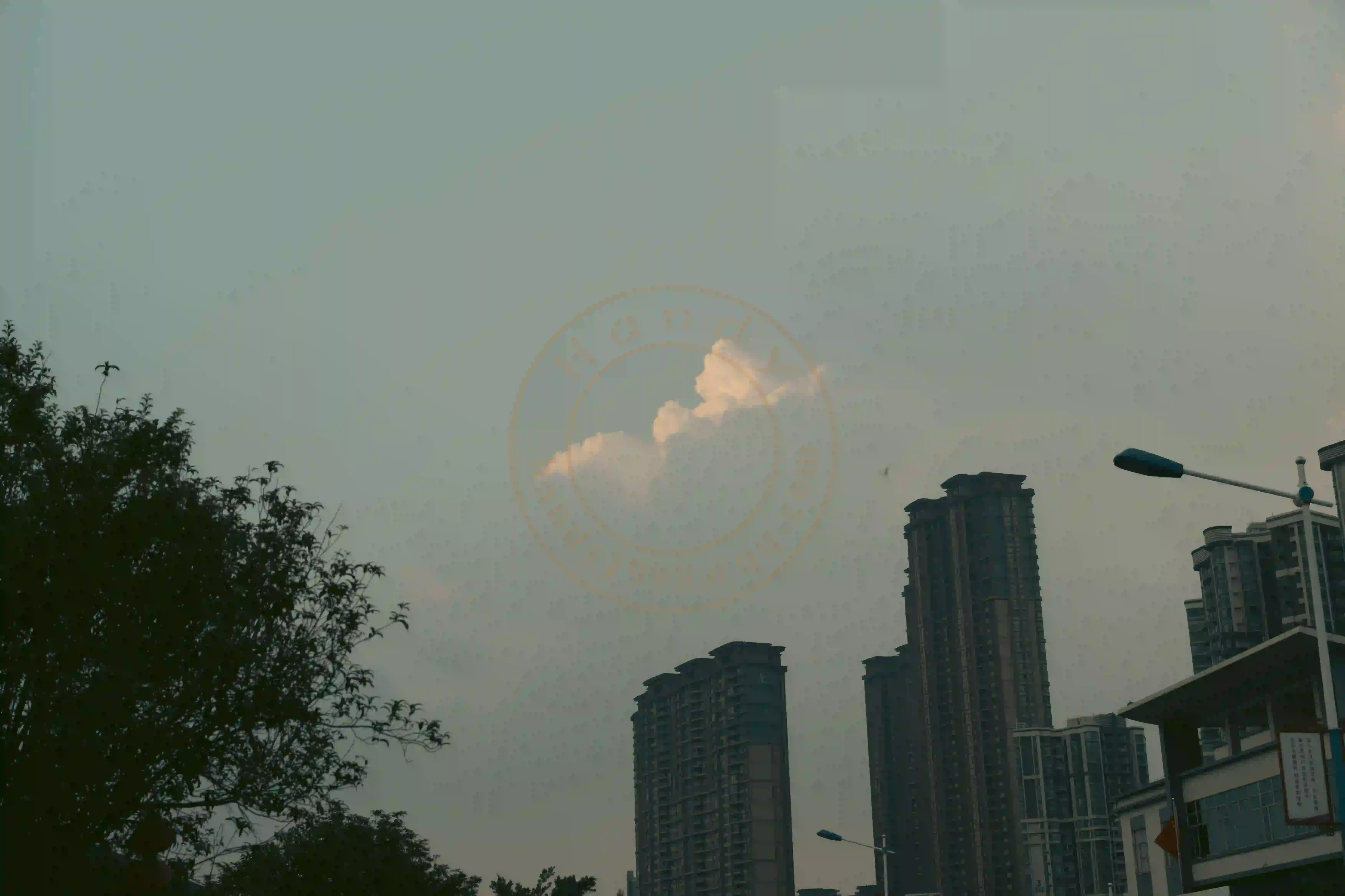 <h2 class='text-xl text-white'></h2>