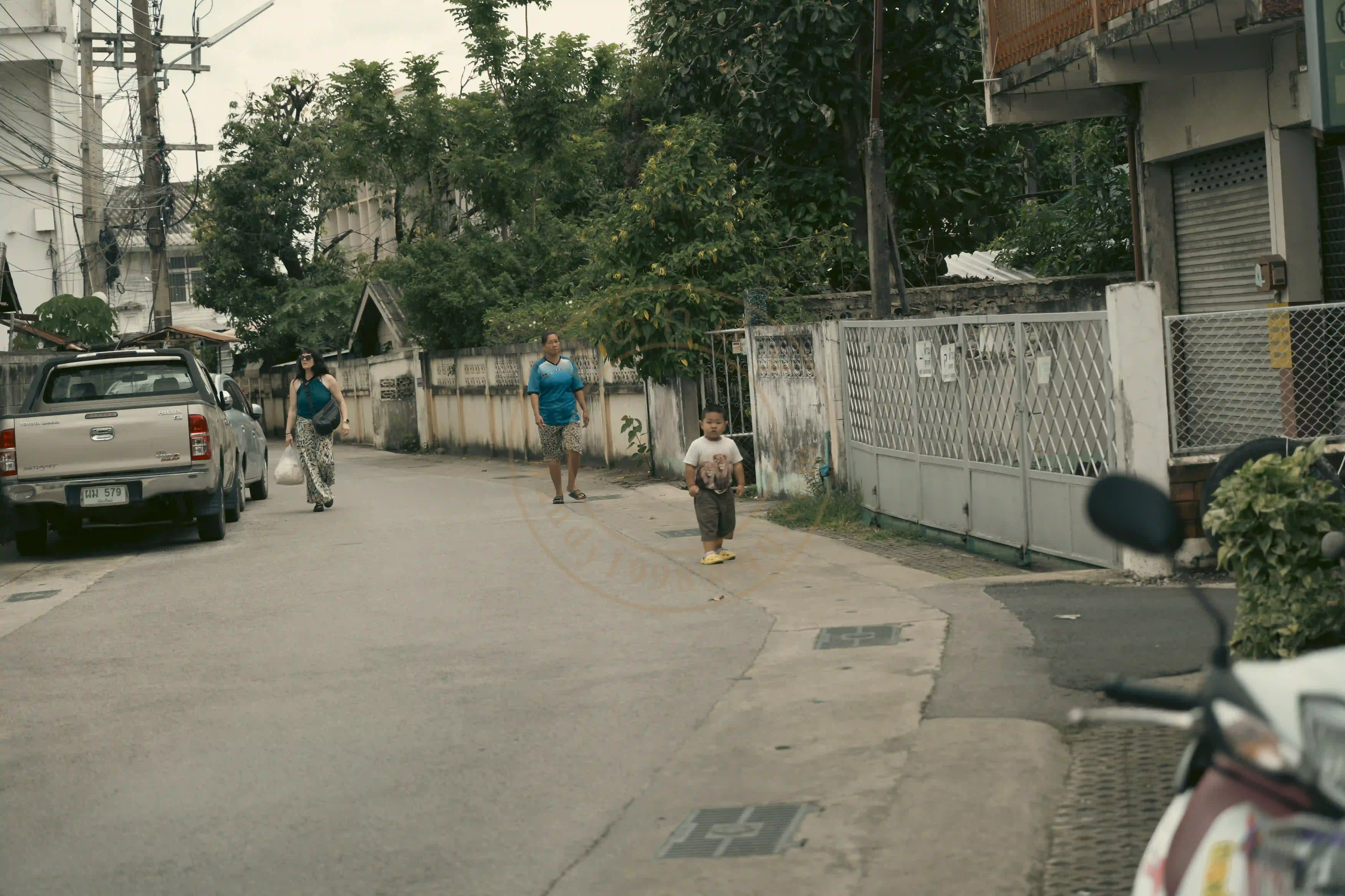 <h2 class='text-xl text-white'></h2>