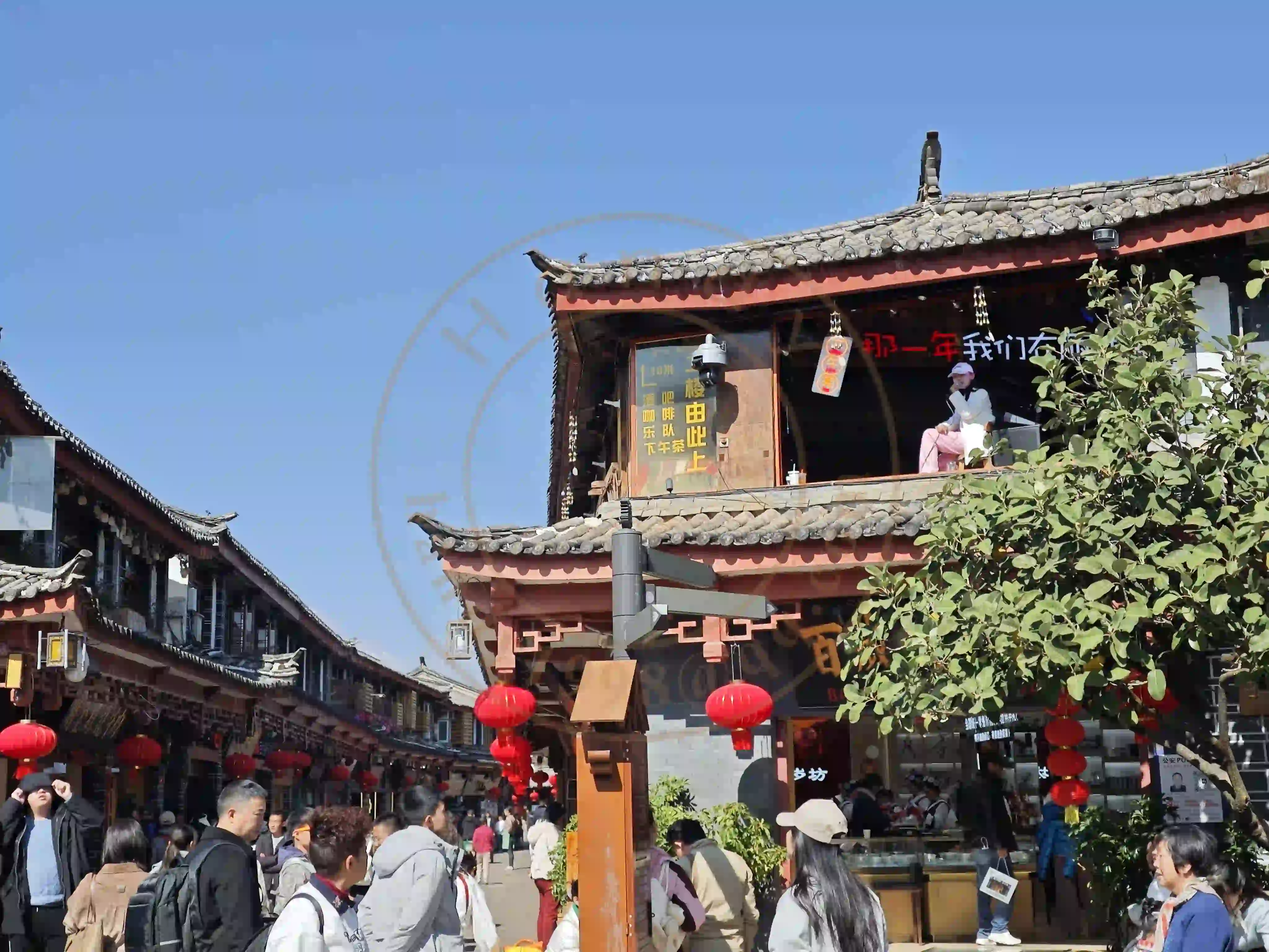 <h2 class='text-xl text-white'></h2>