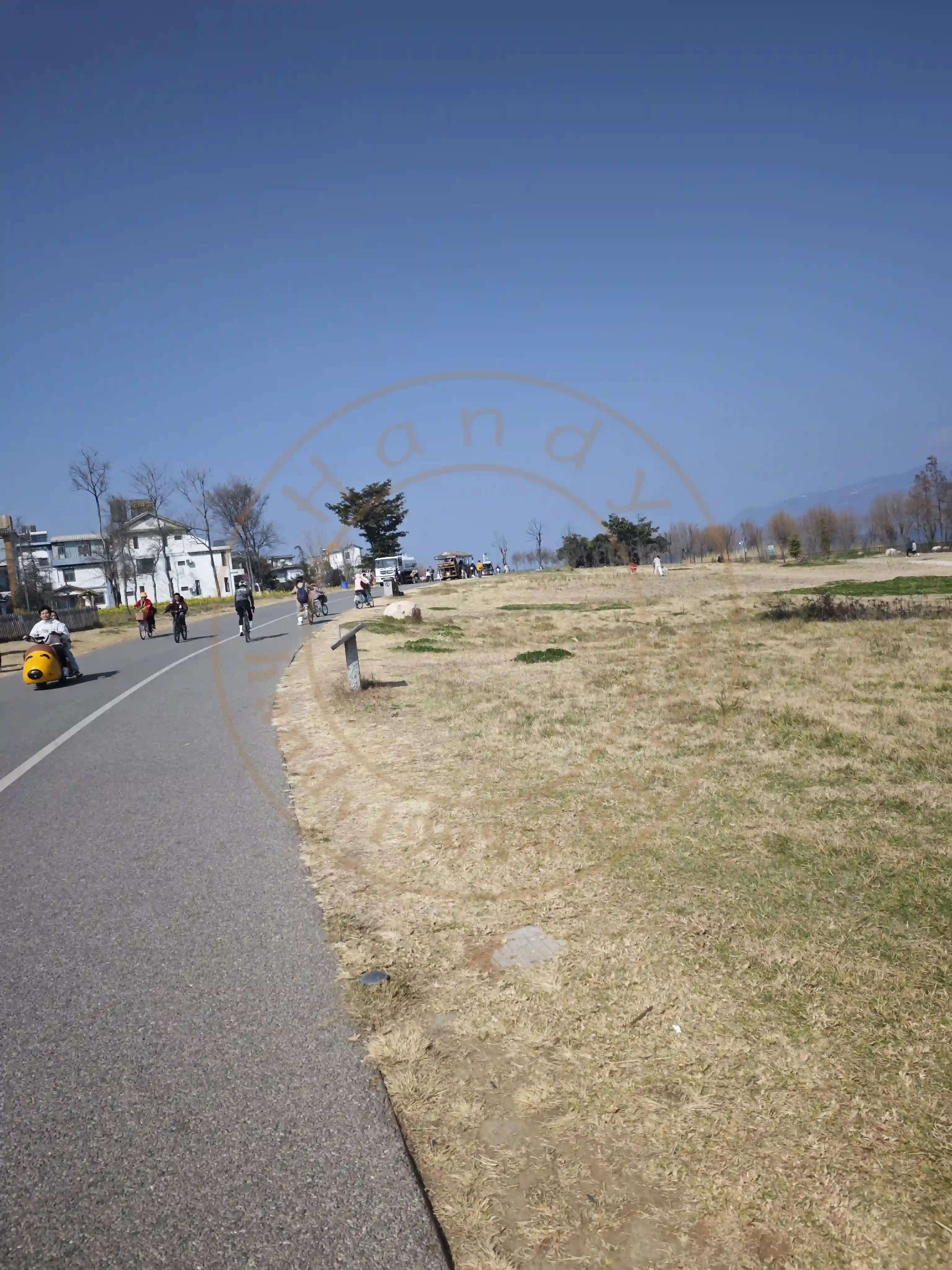 <h2 class='text-xl text-white'></h2>