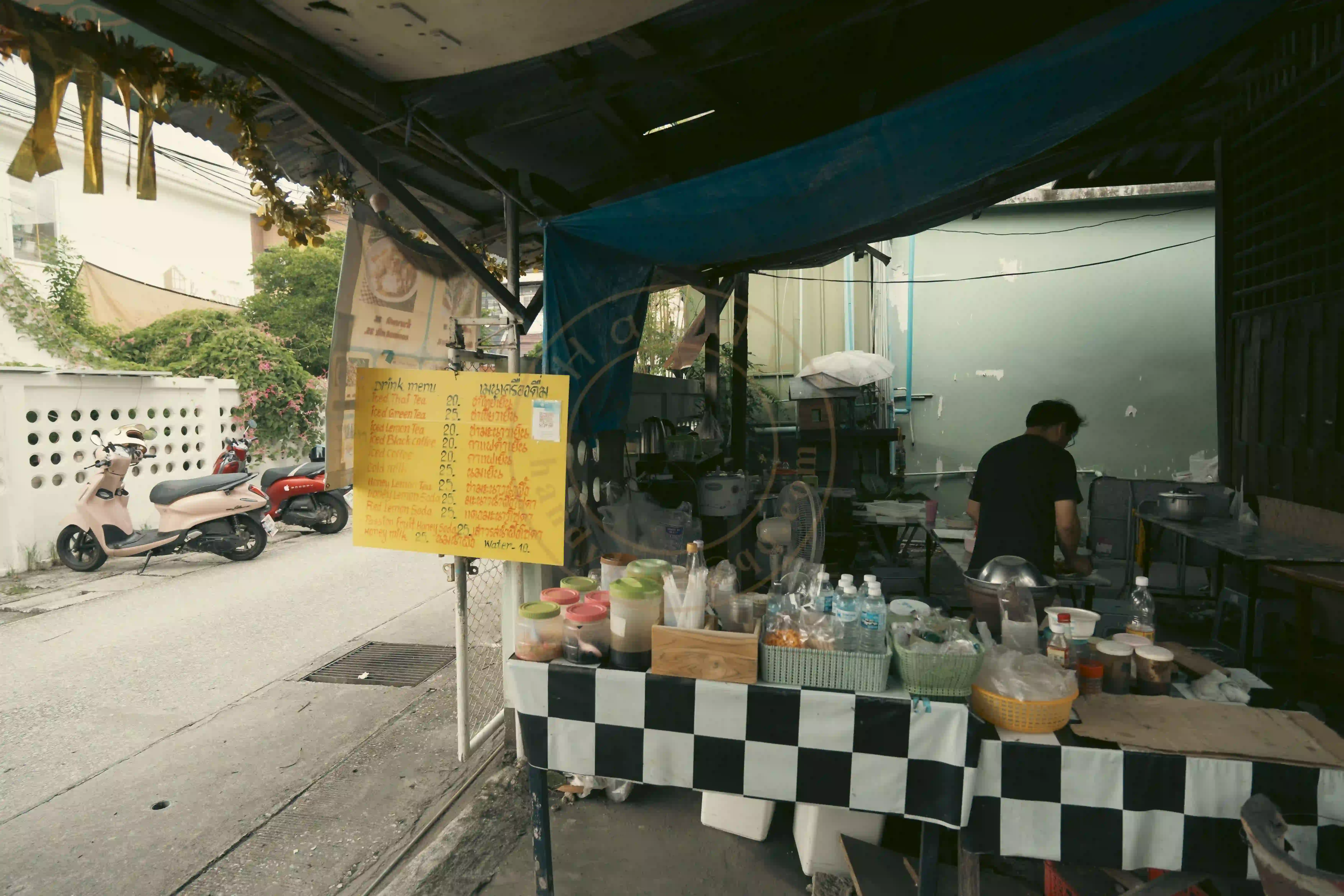 <h2 class='text-xl text-white'></h2>