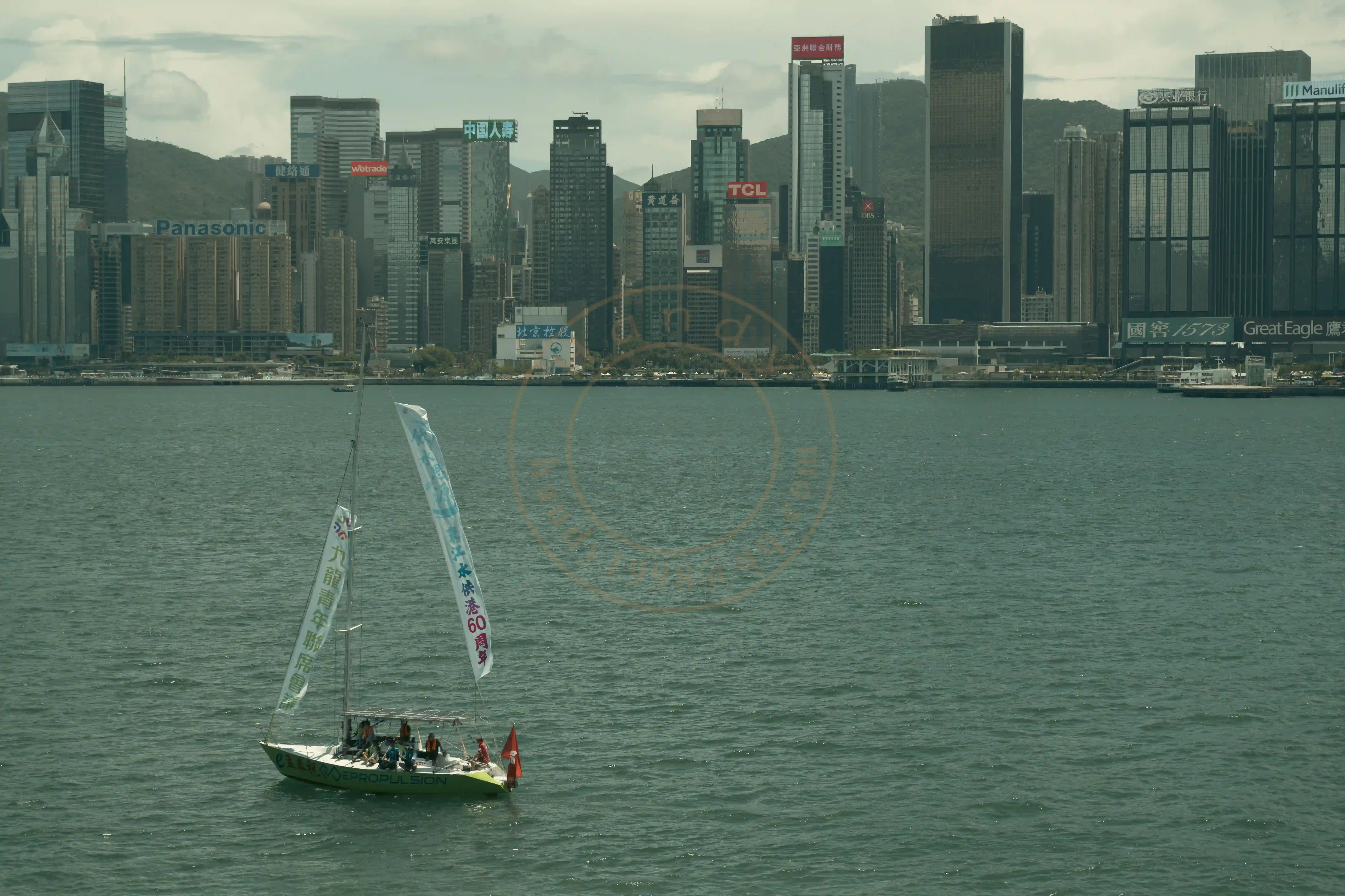 <h2 class='text-xl text-white'></h2>