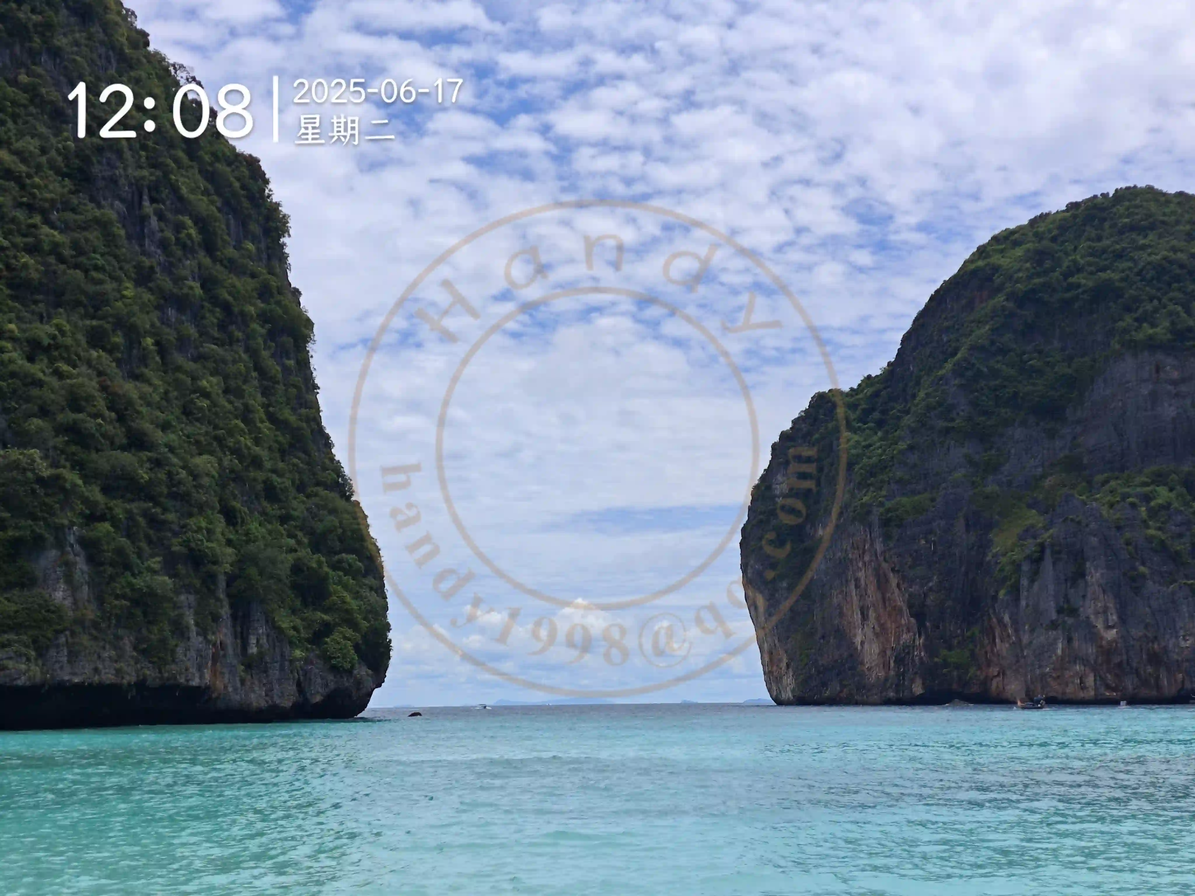 <h2 class='text-xl text-white'></h2>