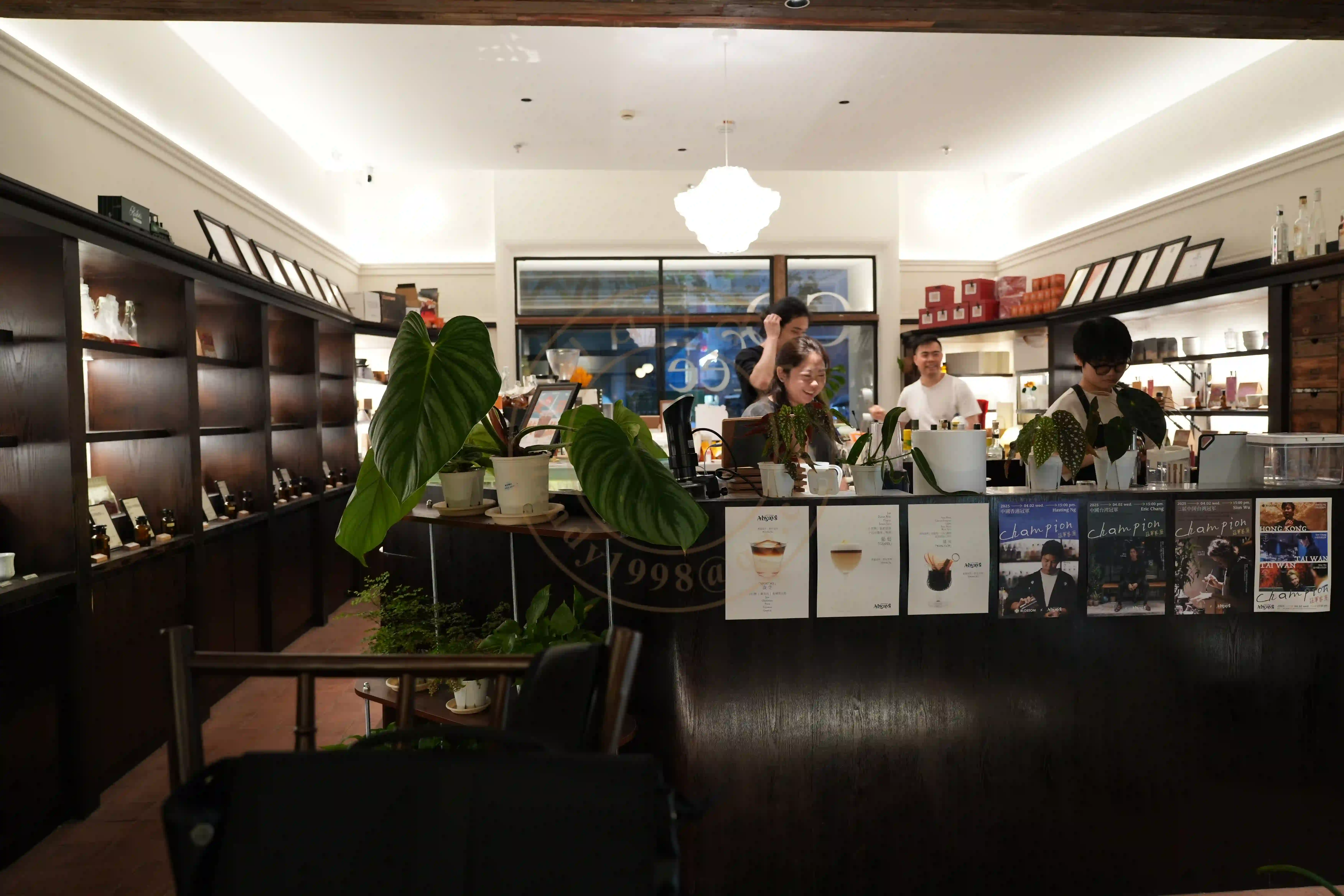 <h2 class='text-xl text-white'></h2>