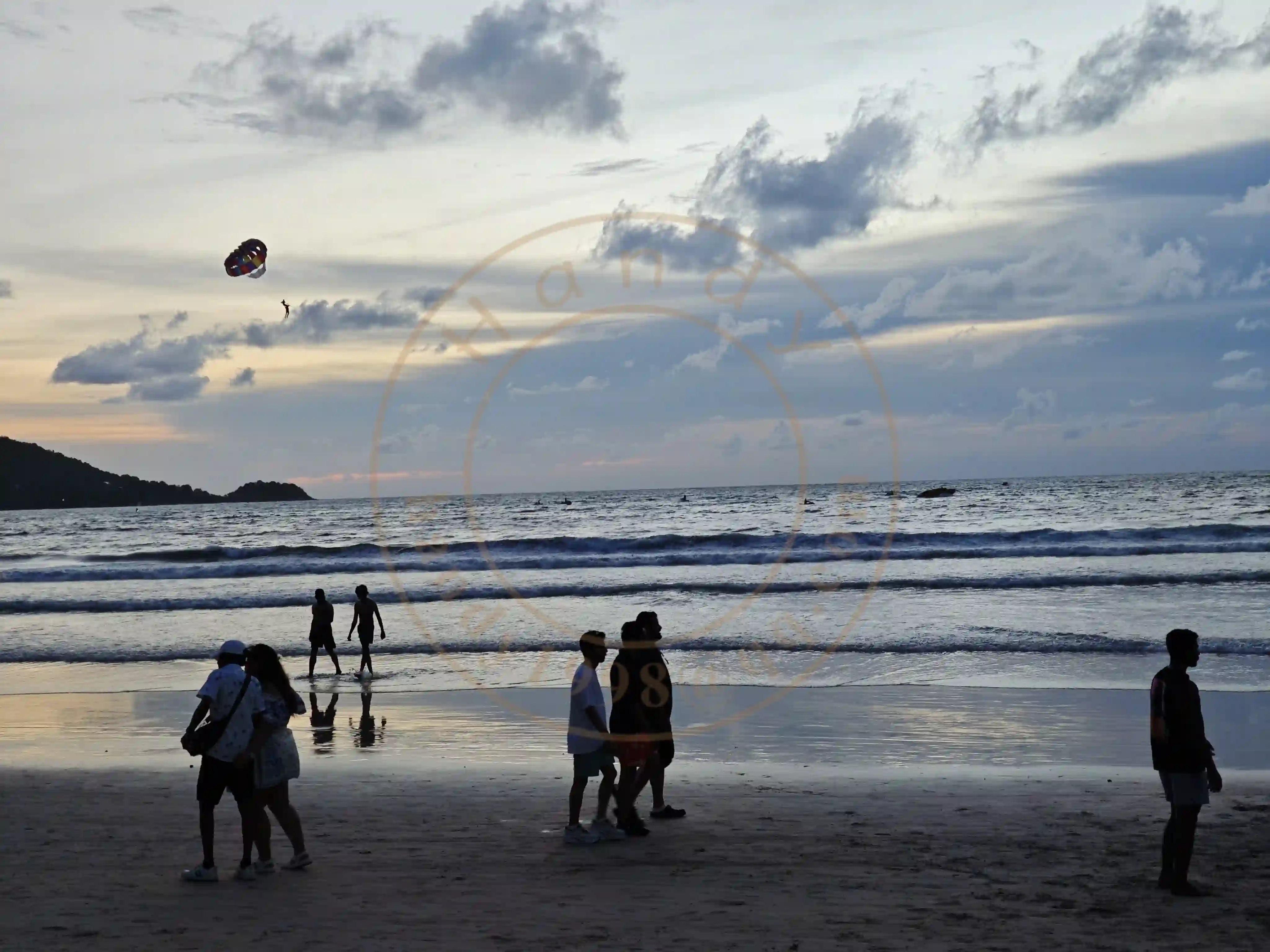 <h2 class='text-xl text-white'></h2>