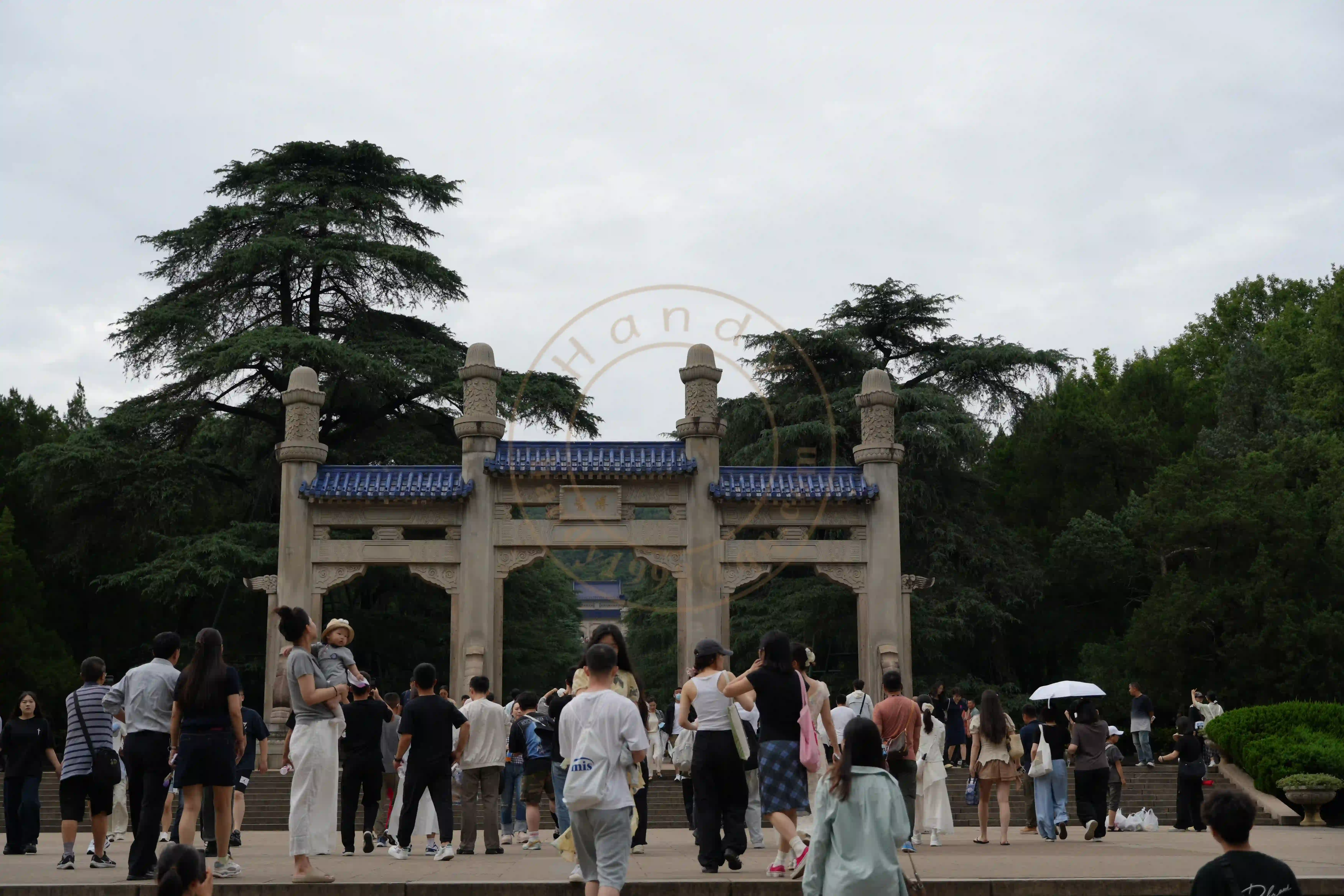 <h2 class='text-xl text-white'></h2>