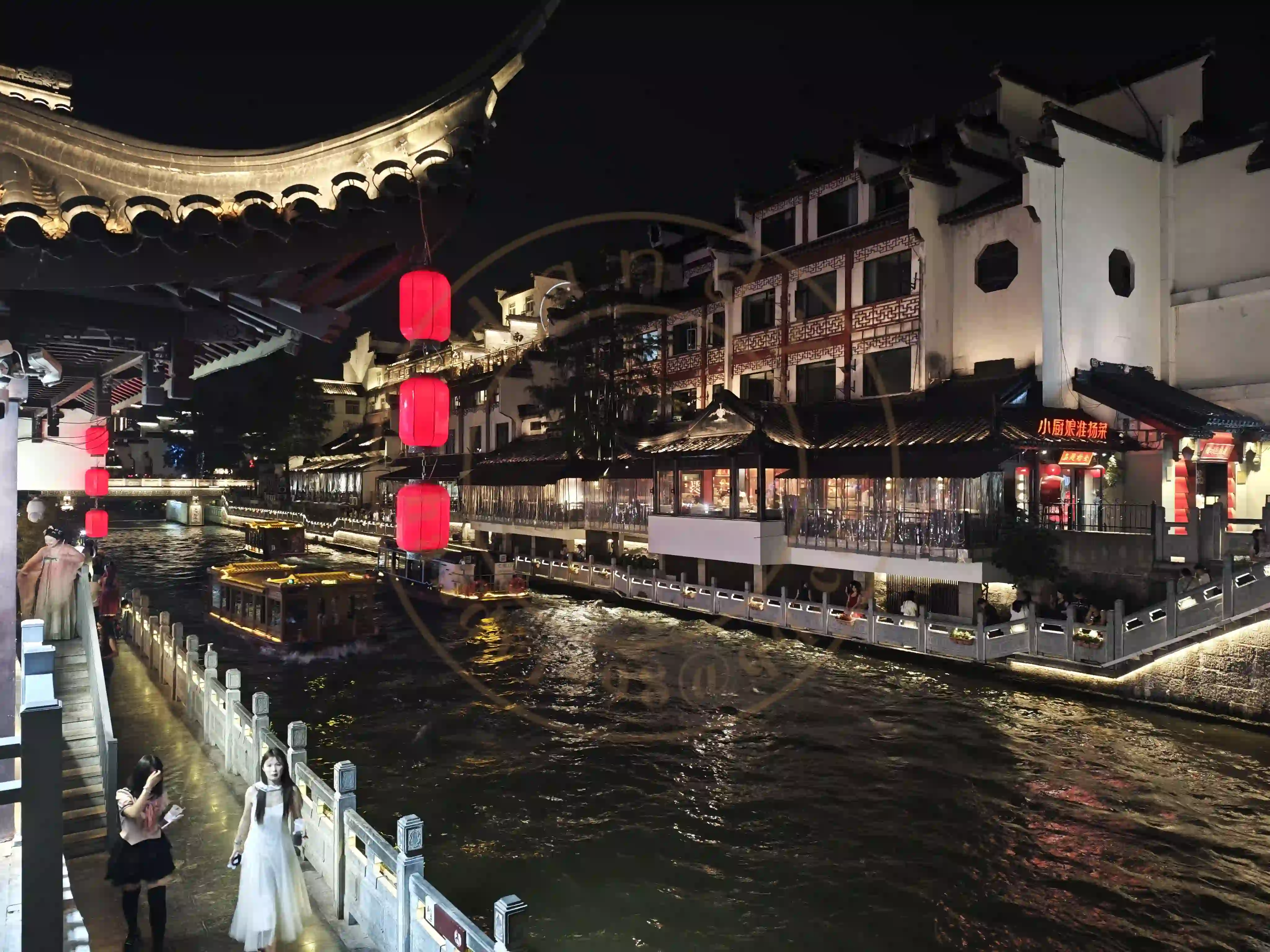 <h2 class='text-xl text-white'></h2>