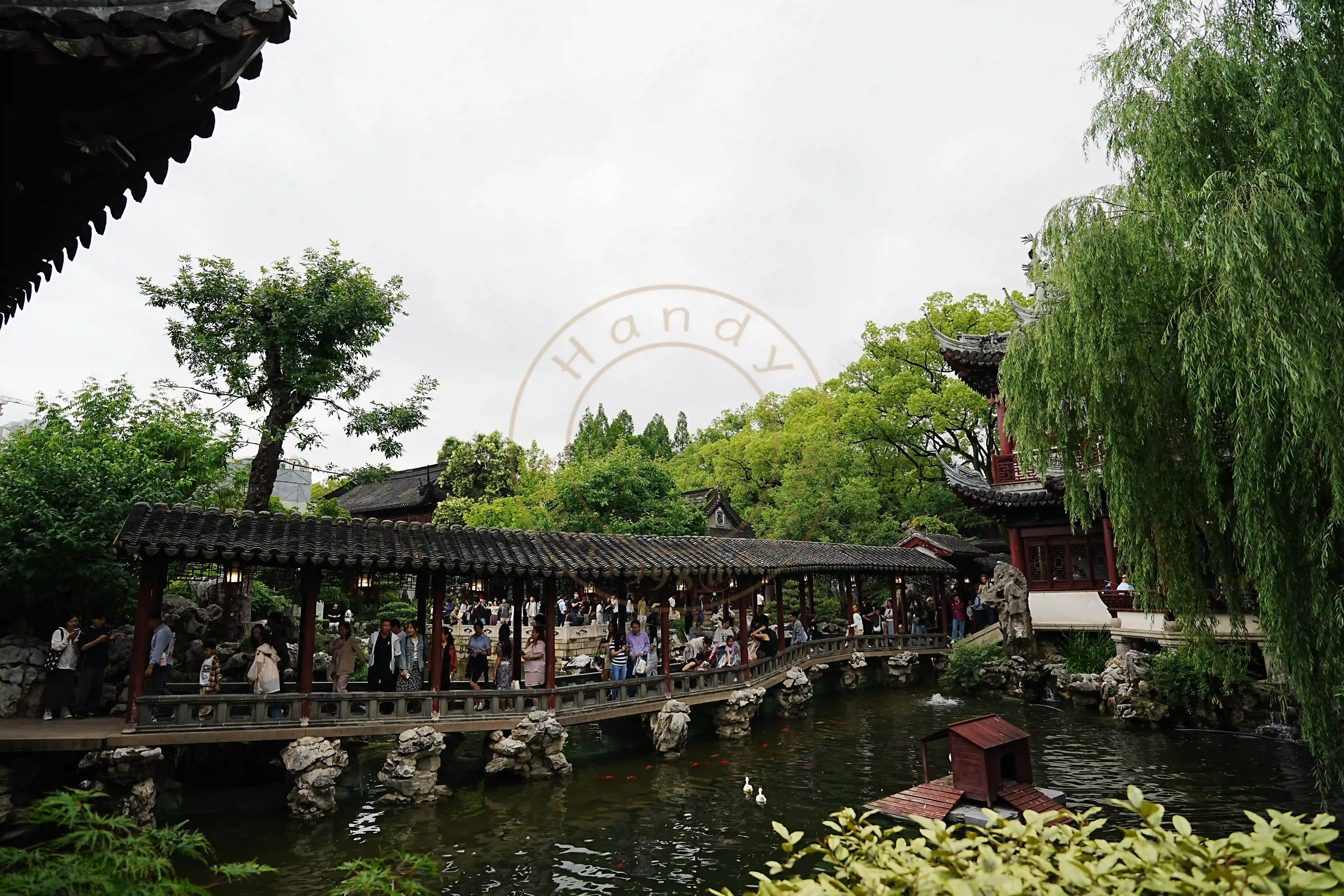 <h2 class='text-xl text-white'></h2>