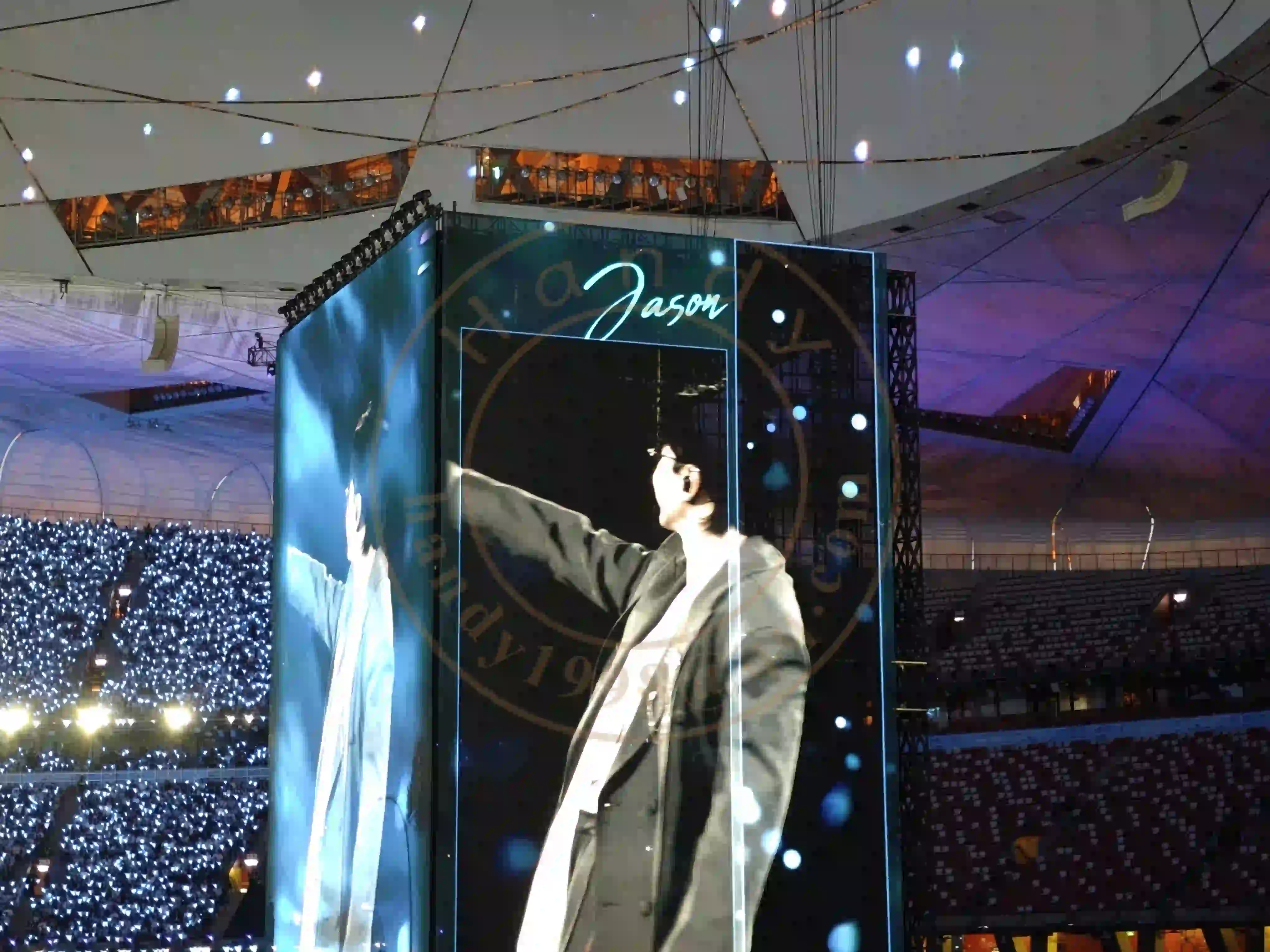 <h2 class='text-xl text-white'></h2>