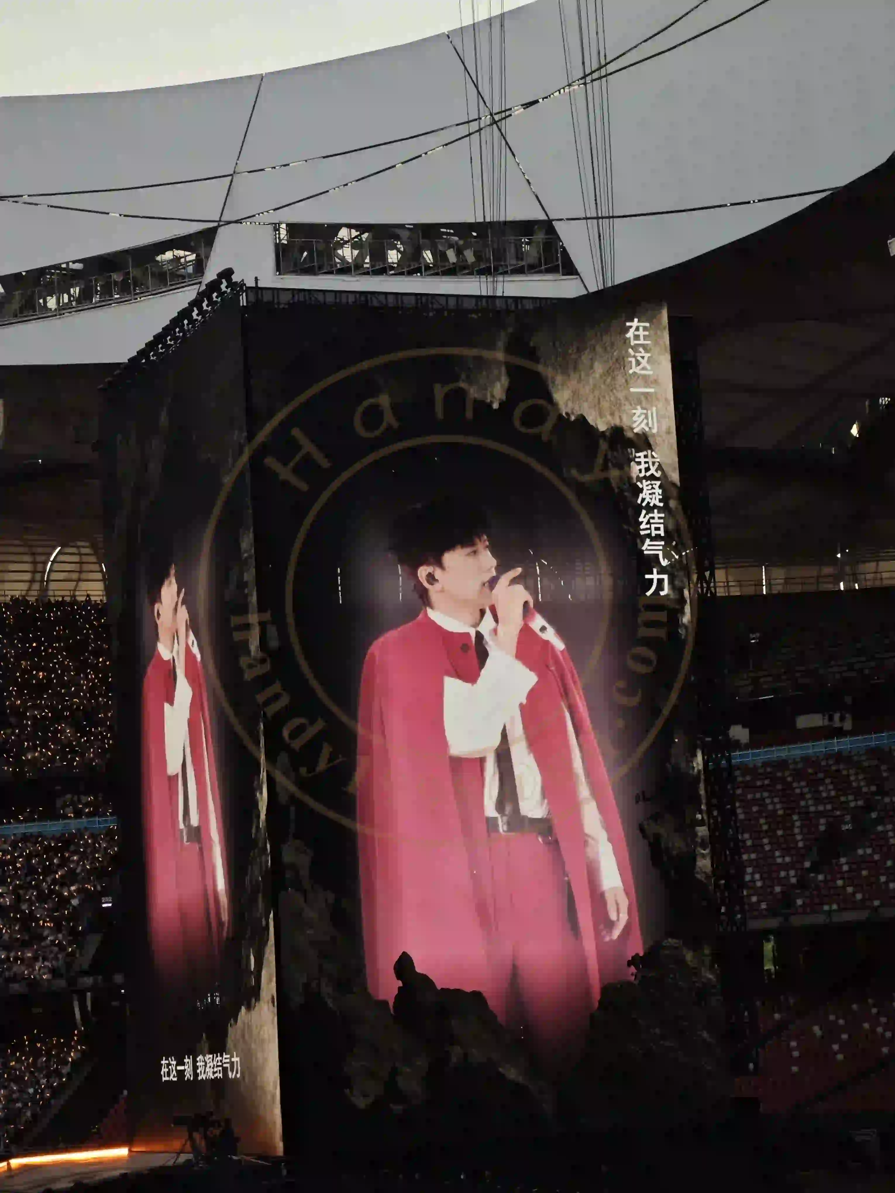 <h2 class='text-xl text-white'></h2>