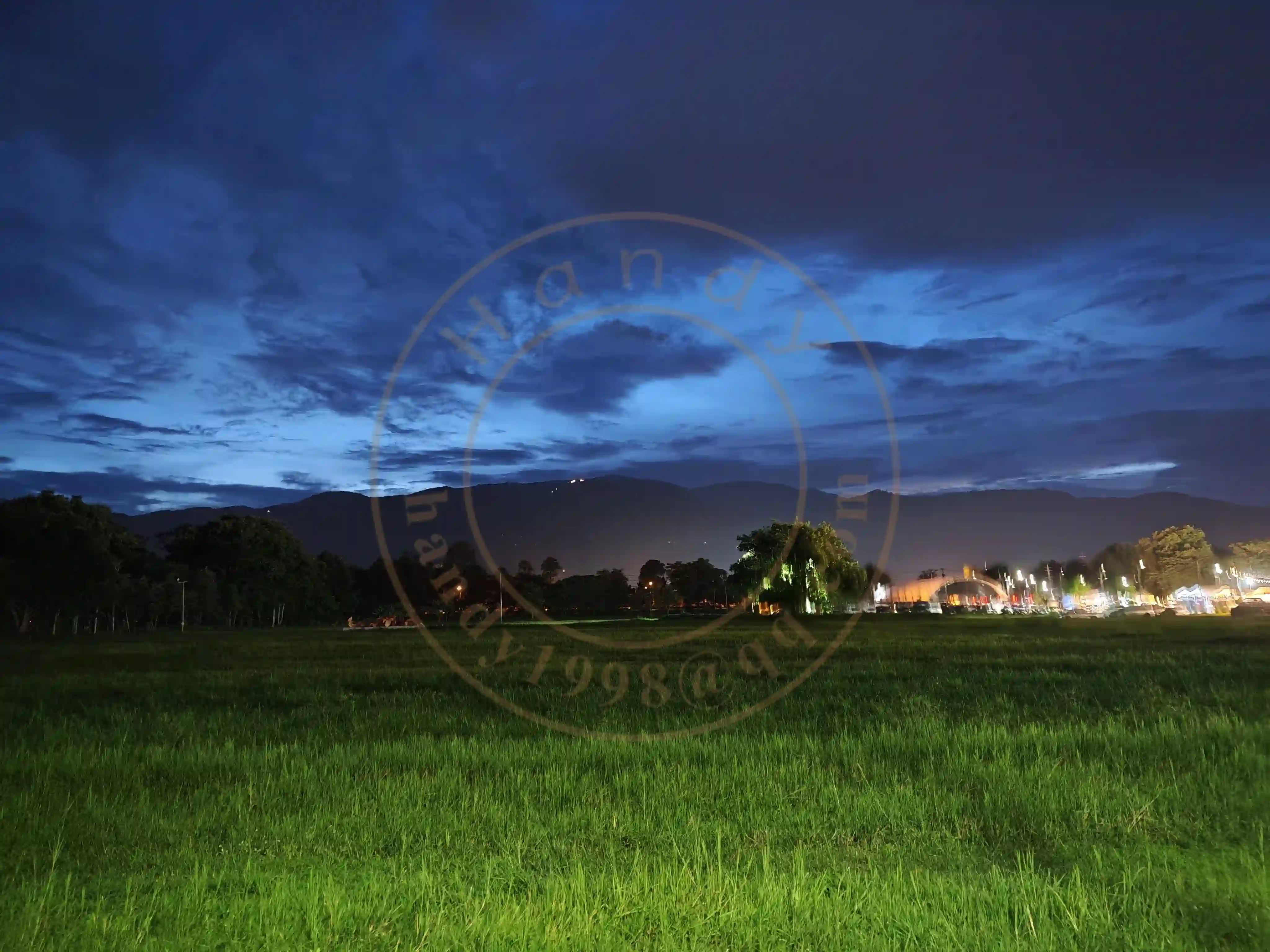 <h2 class='text-xl text-white'></h2>