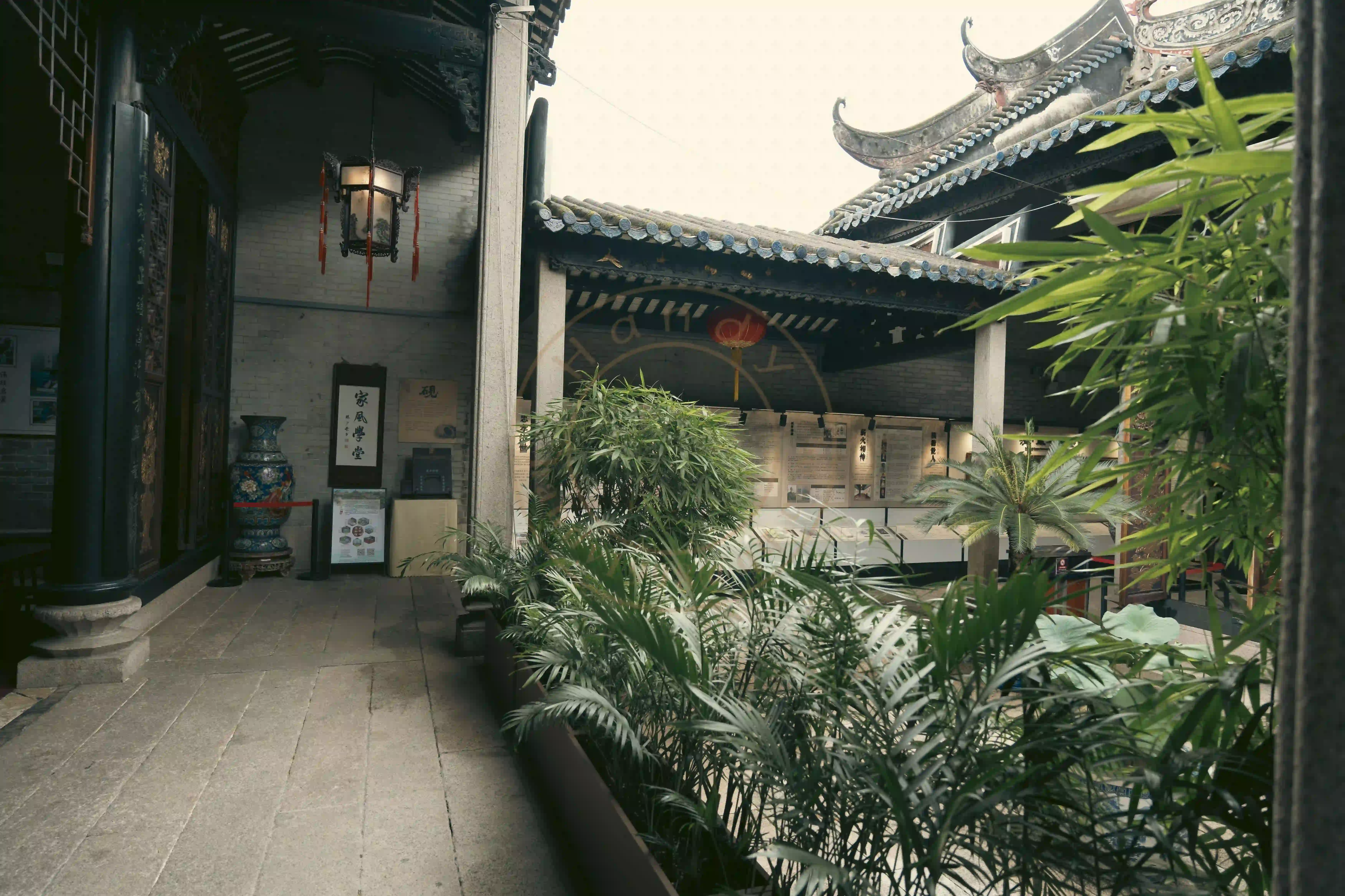 <h2 class='text-xl text-white'></h2>