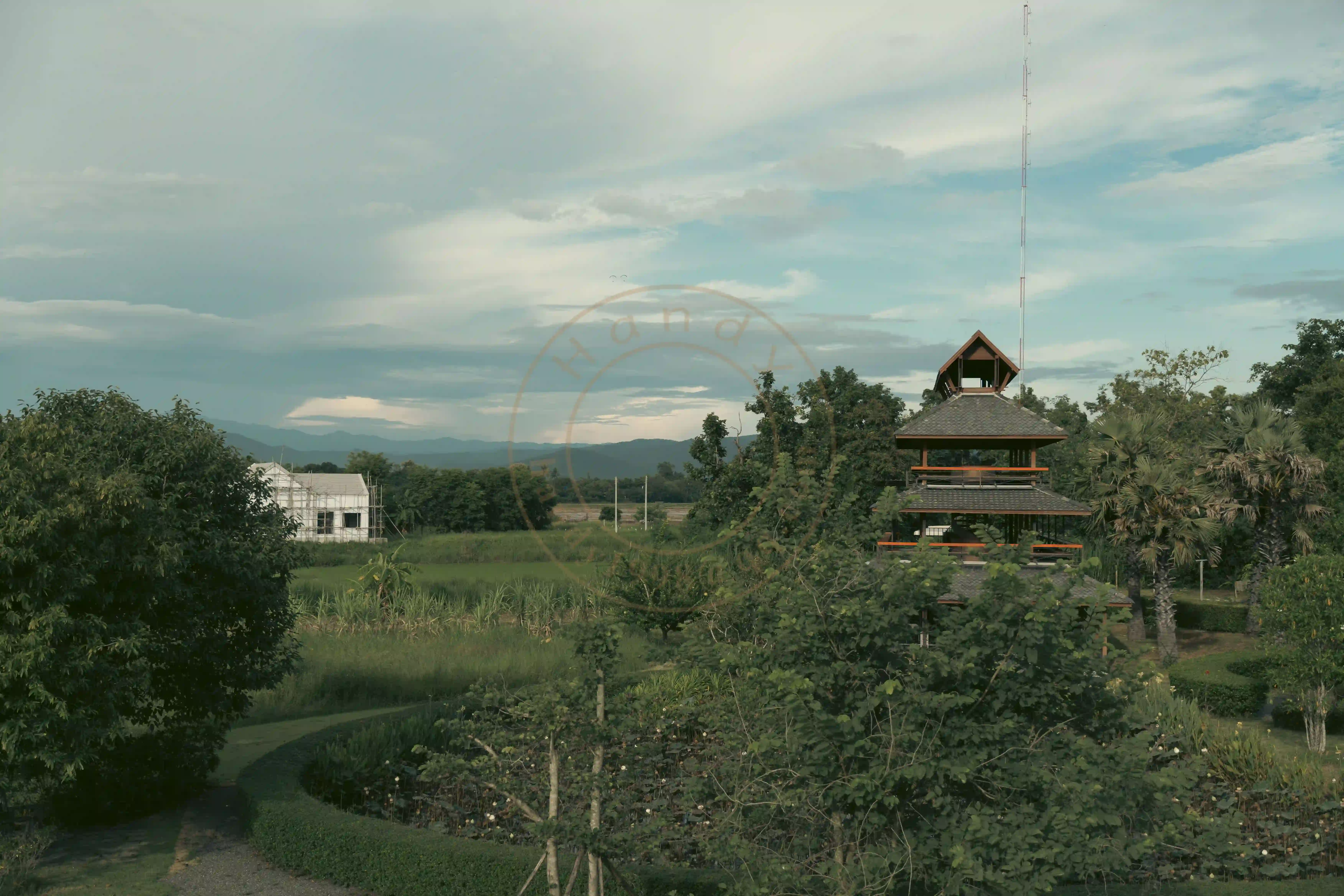 <h2 class='text-xl text-white'></h2>