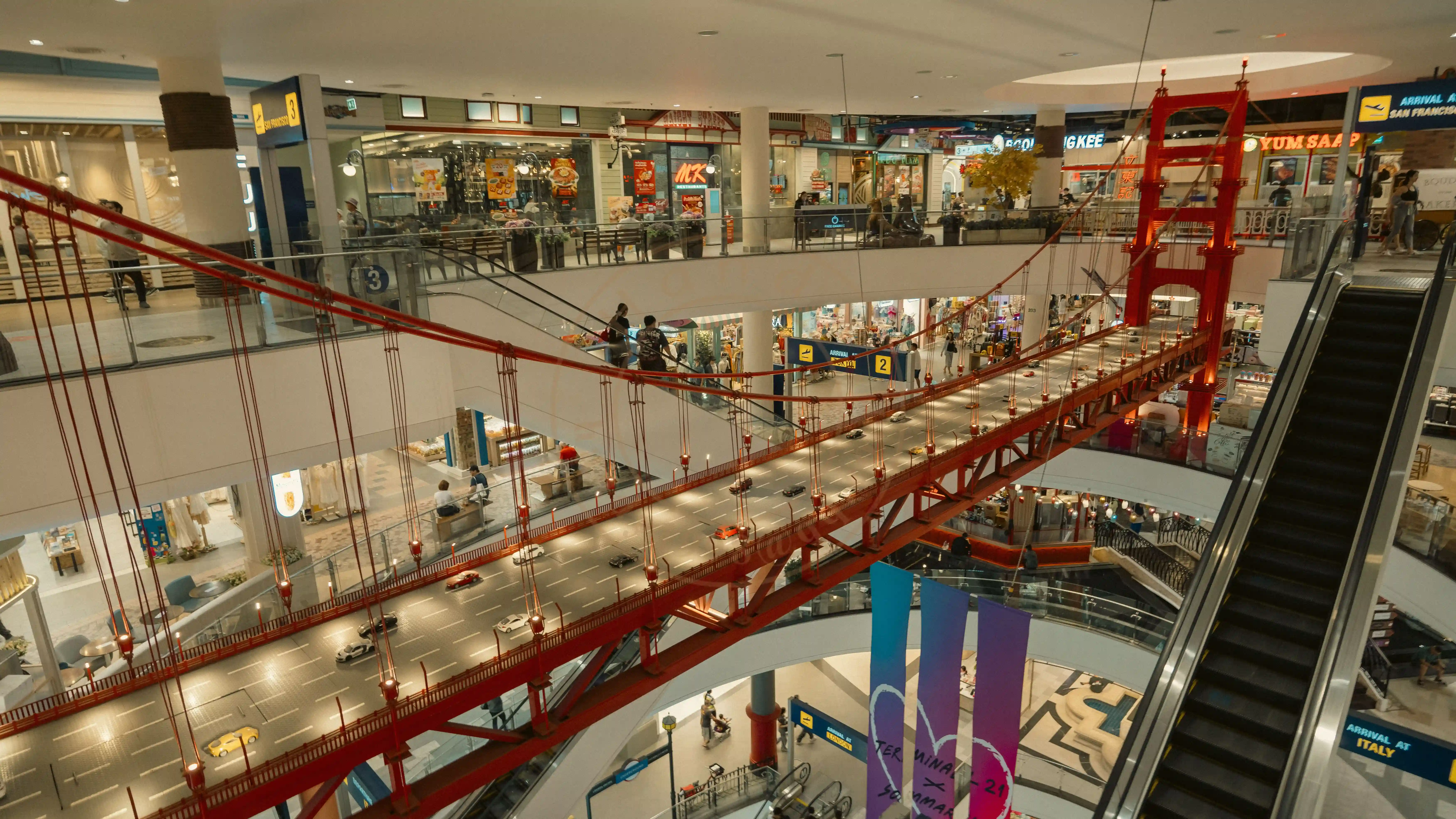 <h2 class='text-xl text-white'></h2>