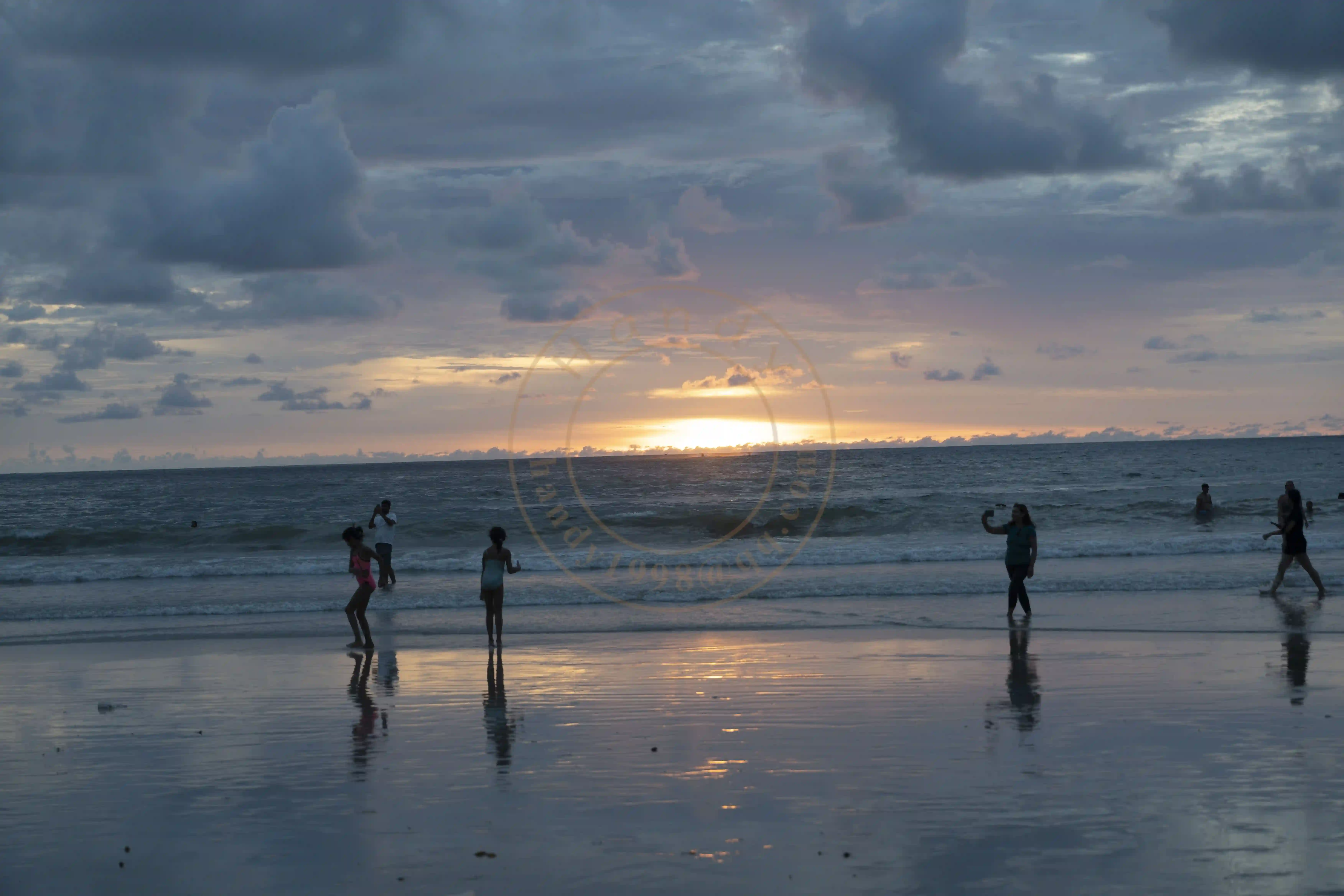 <h2 class='text-xl text-white'></h2>