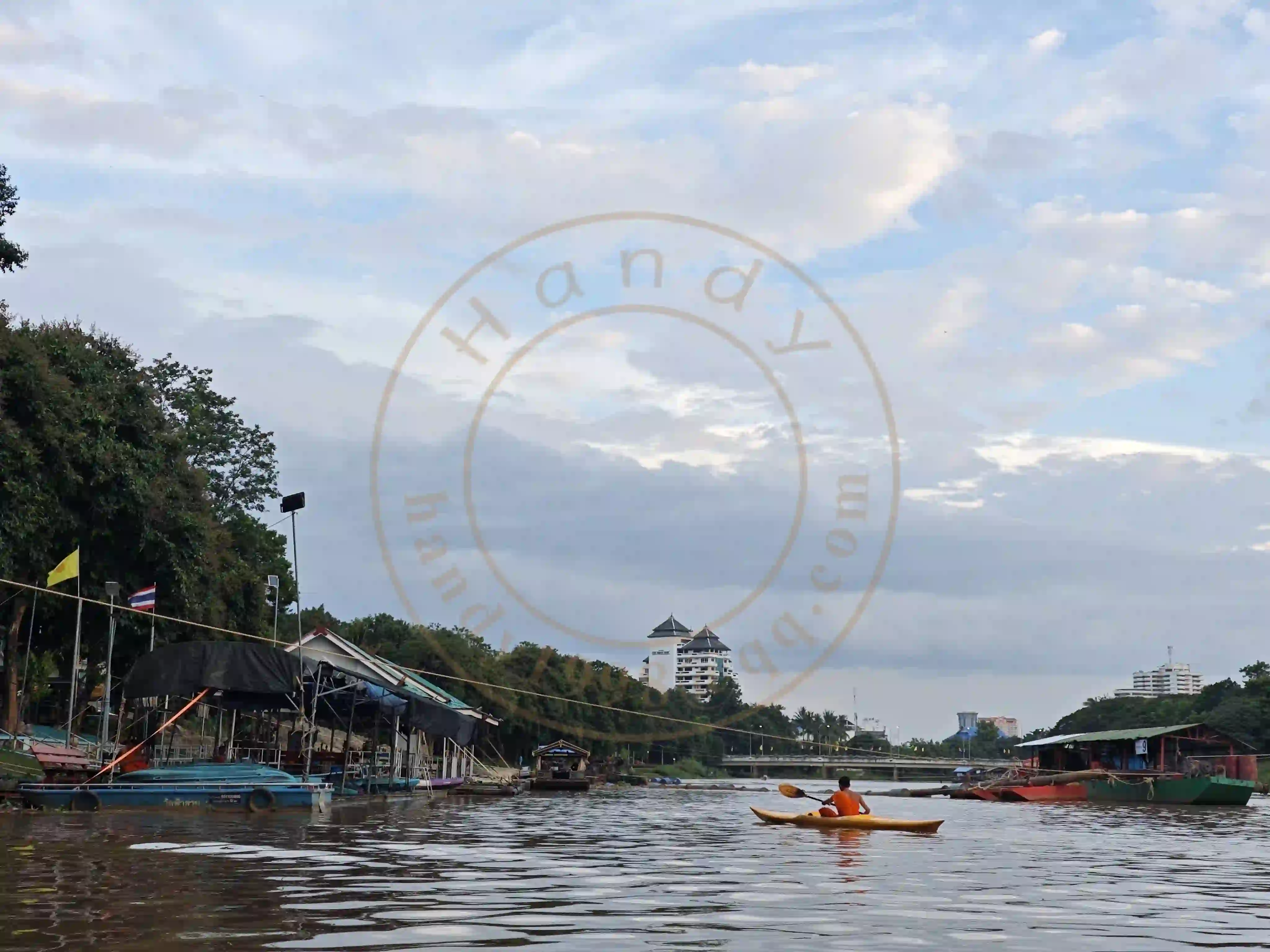 <h2 class='text-xl text-white'></h2>