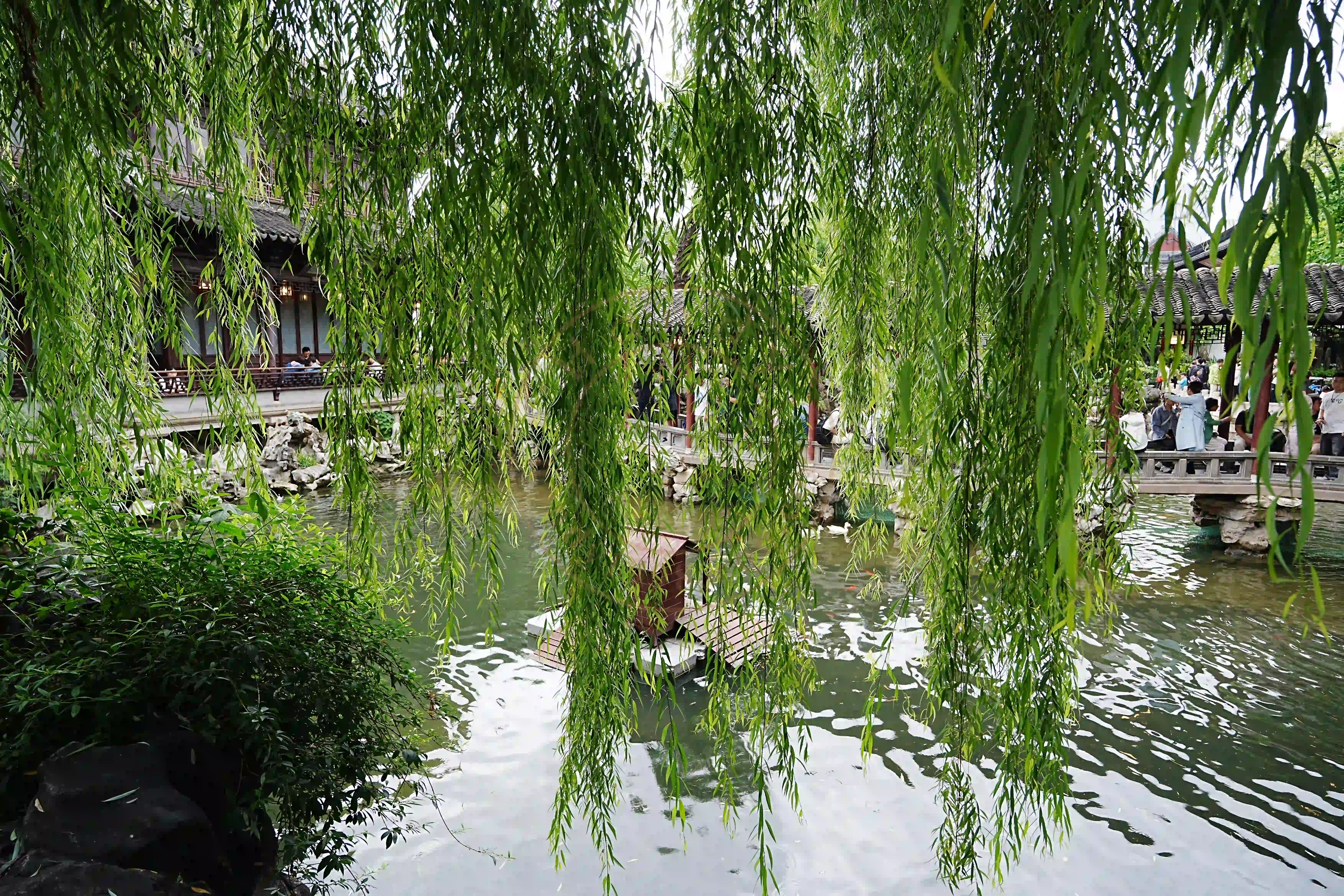 <h2 class='text-xl text-white'></h2>