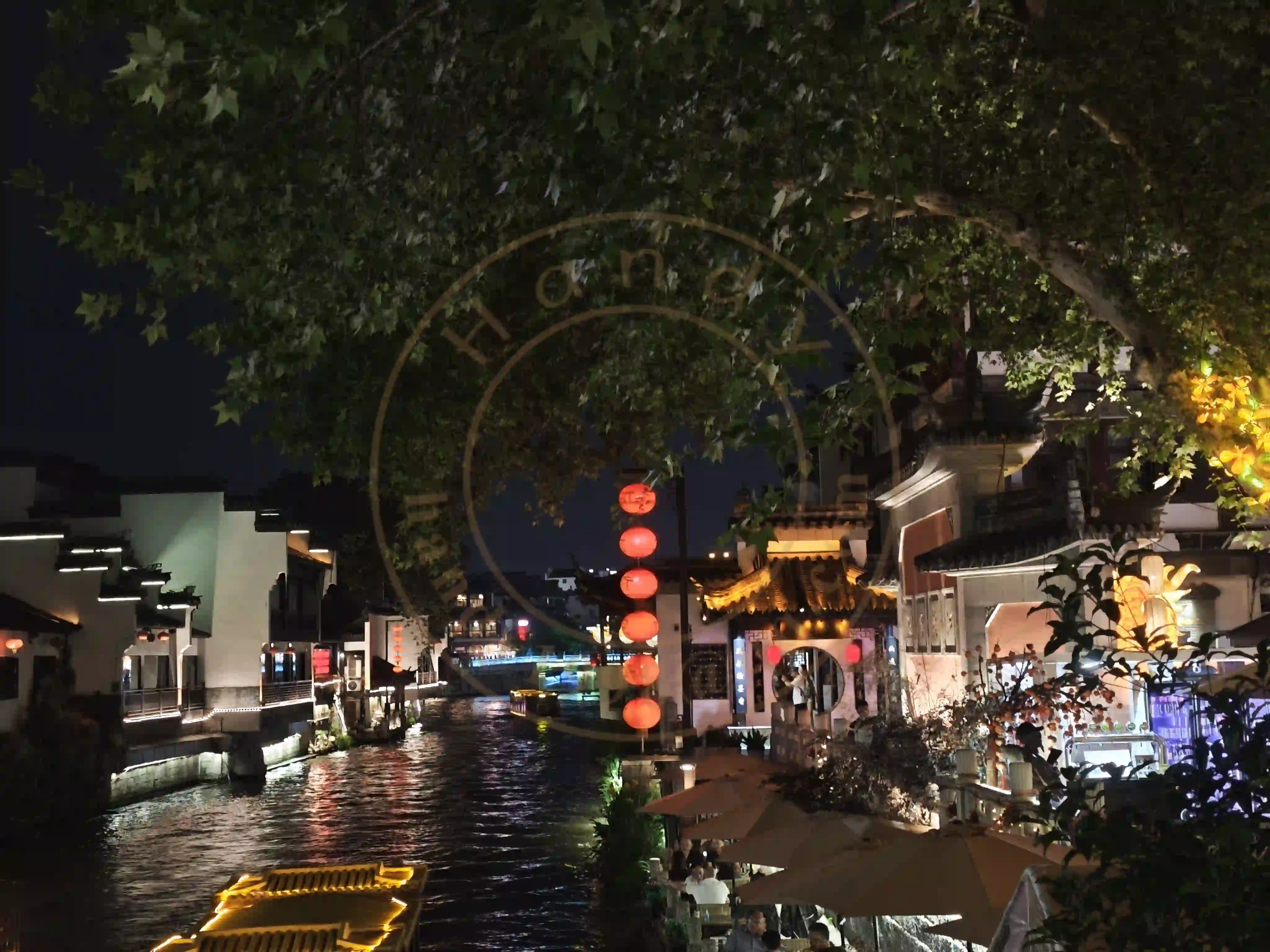 <h2 class='text-xl text-white'></h2>