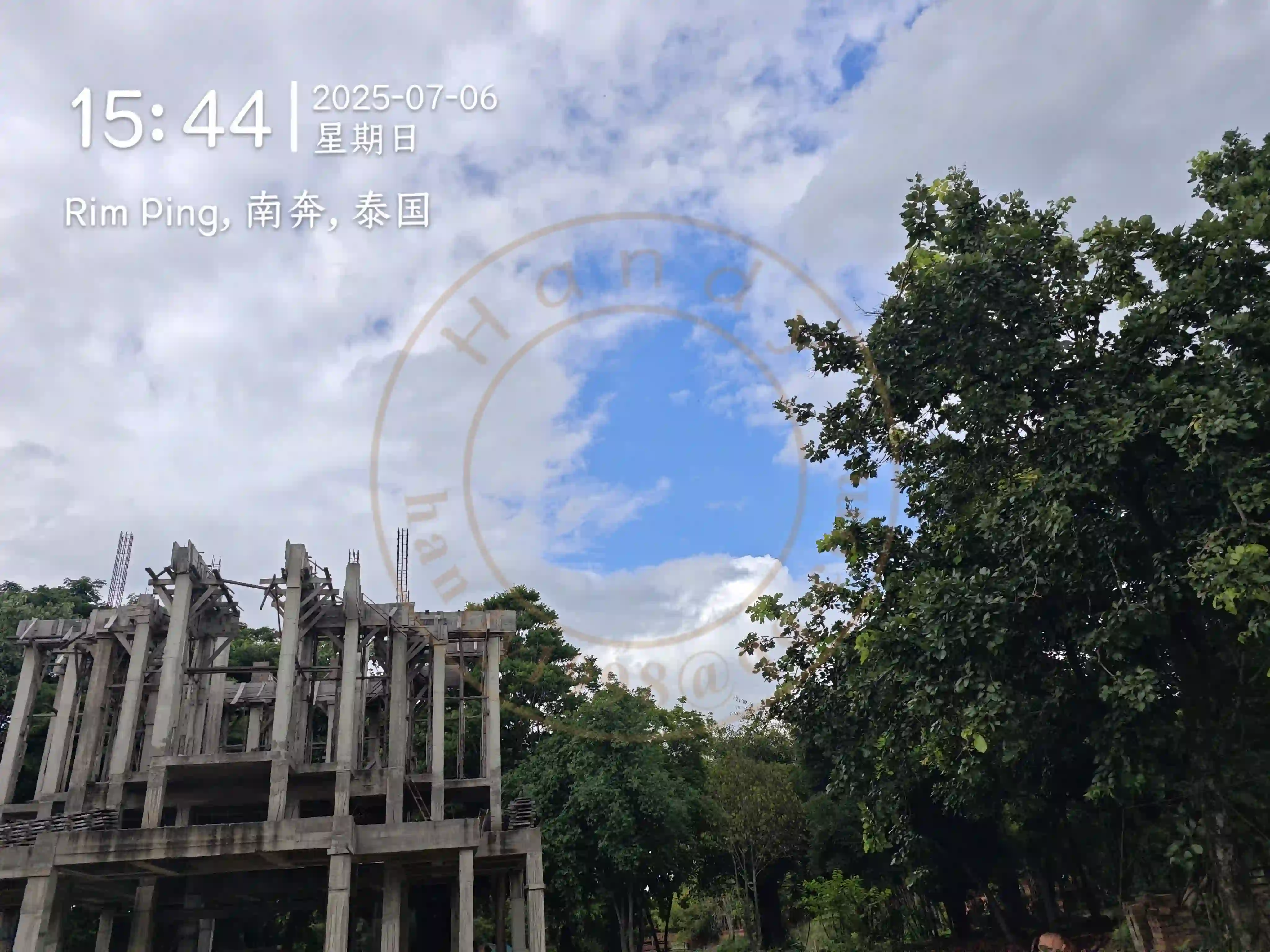 <h2 class='text-xl text-white'></h2>