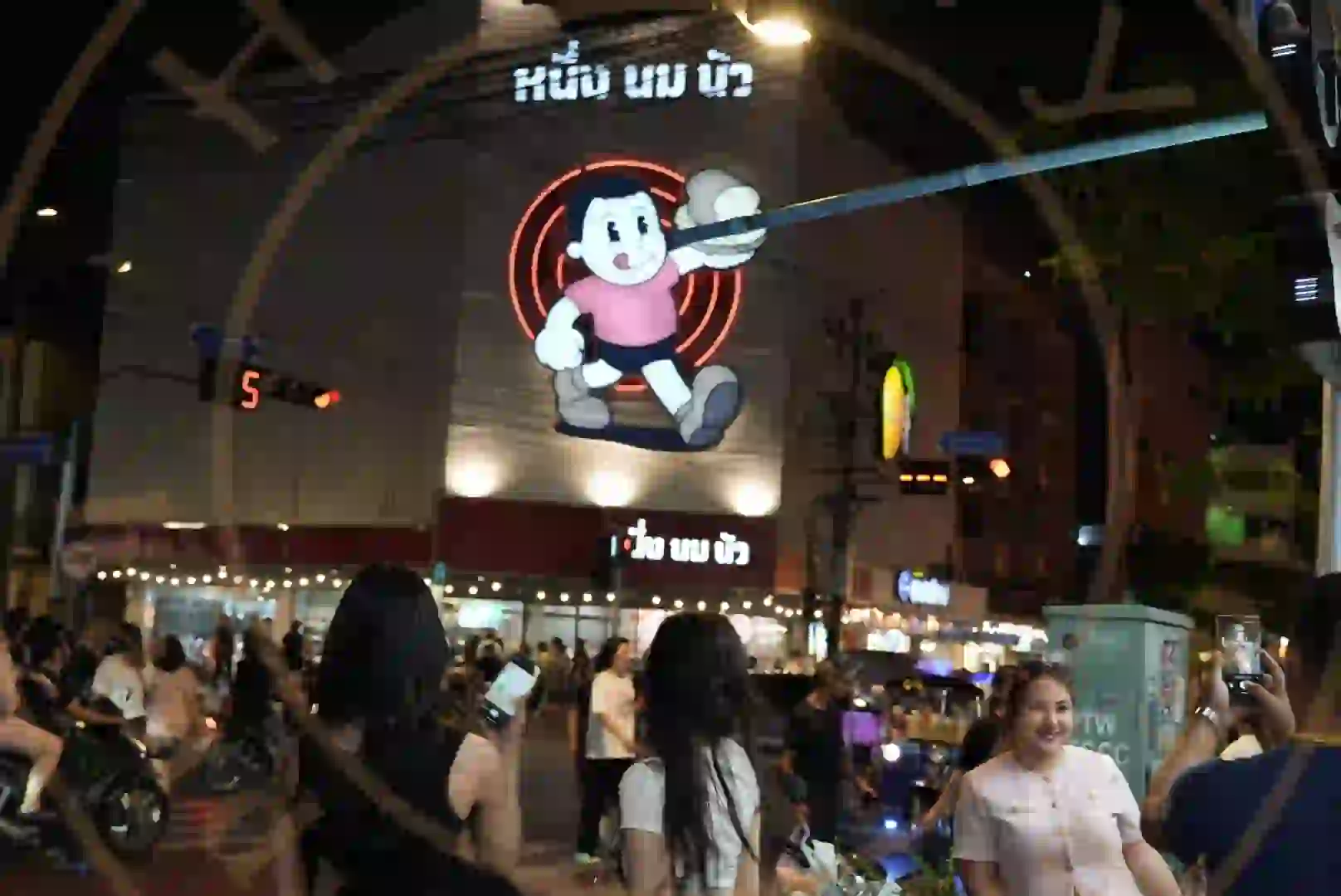 <h2 class='text-xl text-white'></h2>