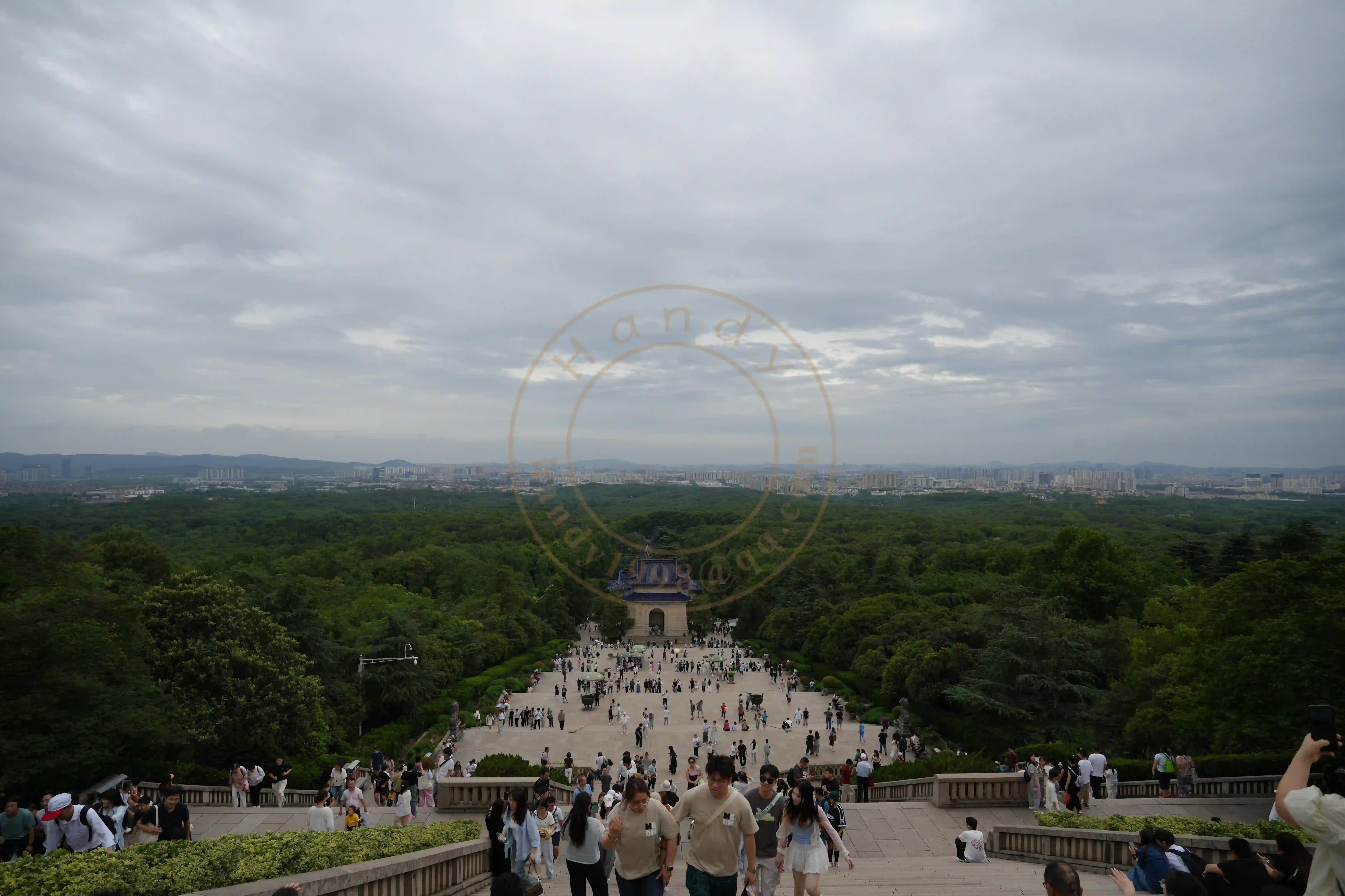 <h2 class='text-xl text-white'></h2>