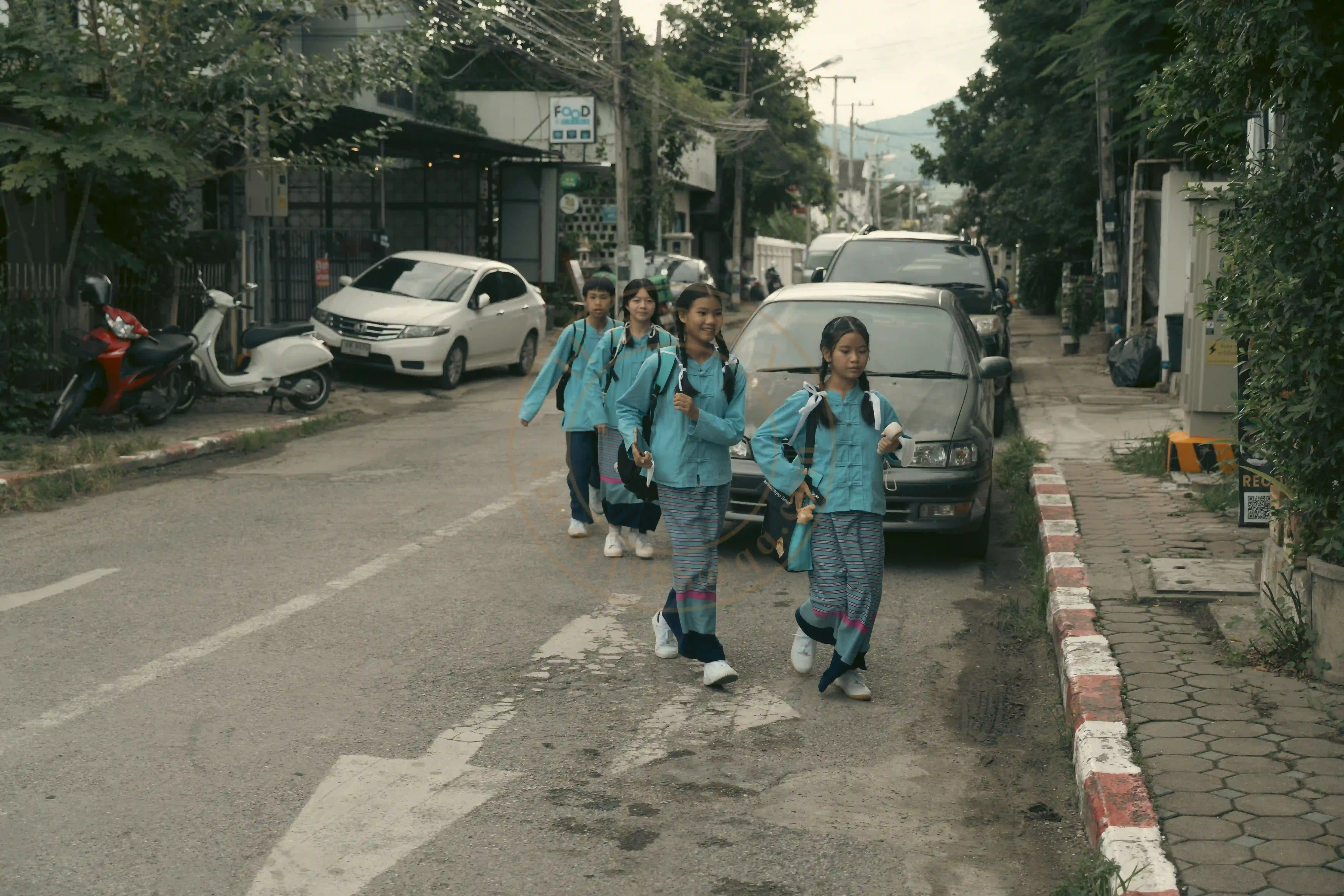 <h2 class='text-xl text-white'></h2>