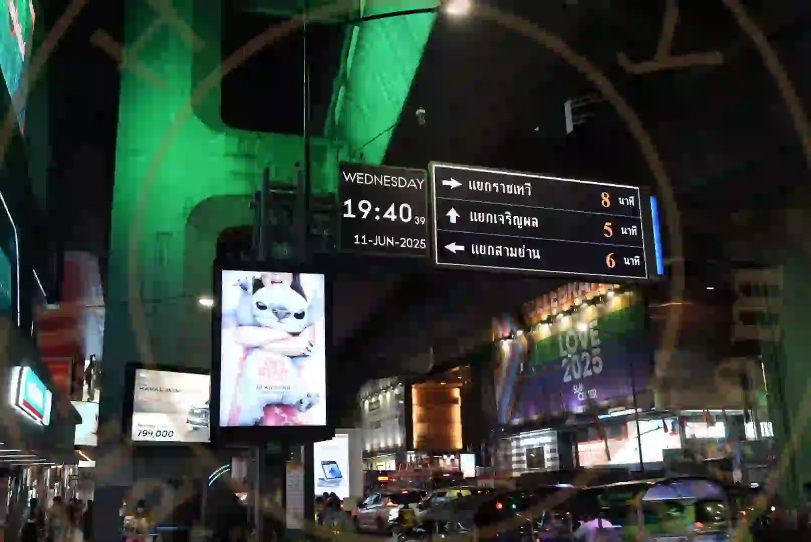 <h2 class='text-xl text-white'></h2>