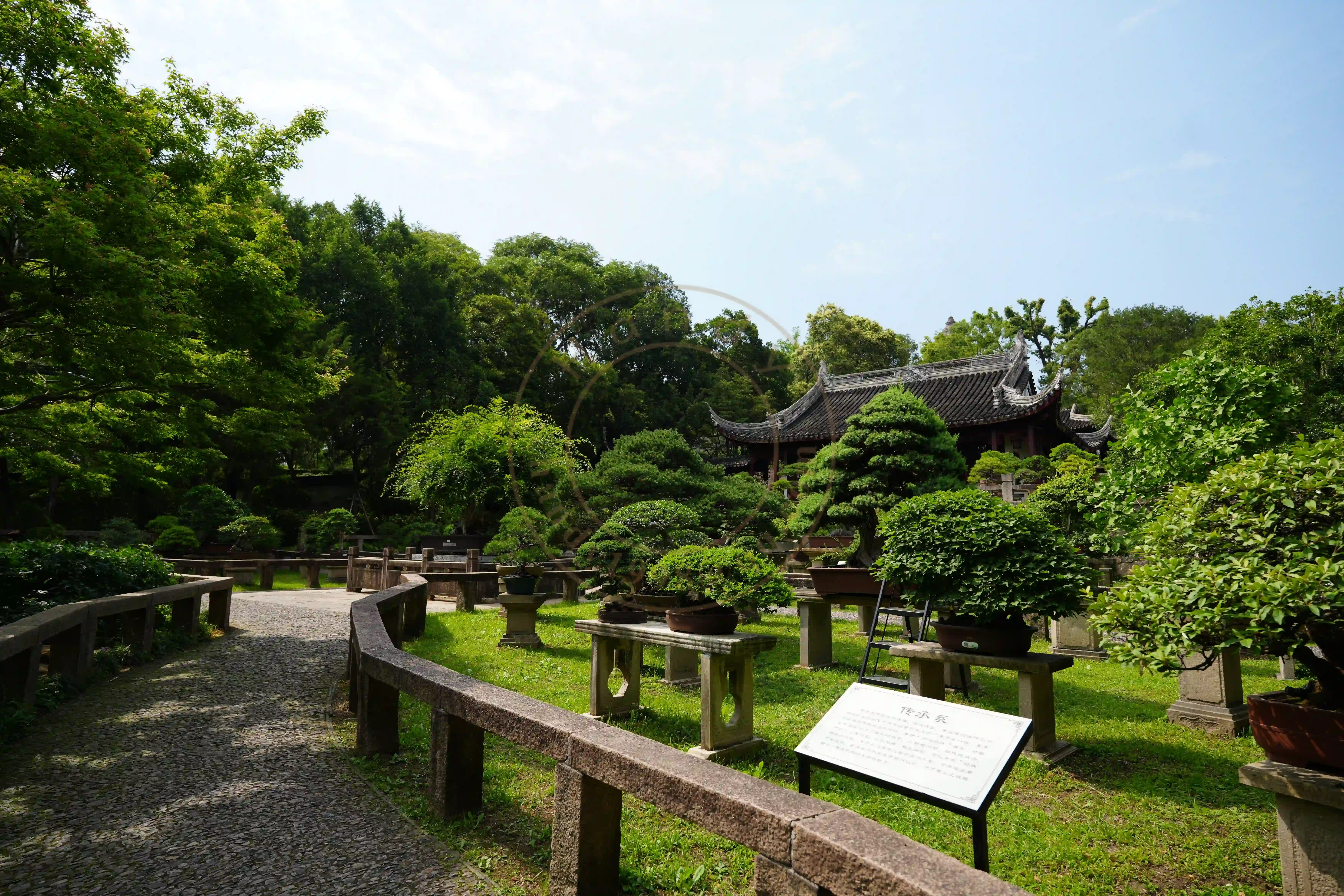 <h2 class='text-xl text-white'></h2>