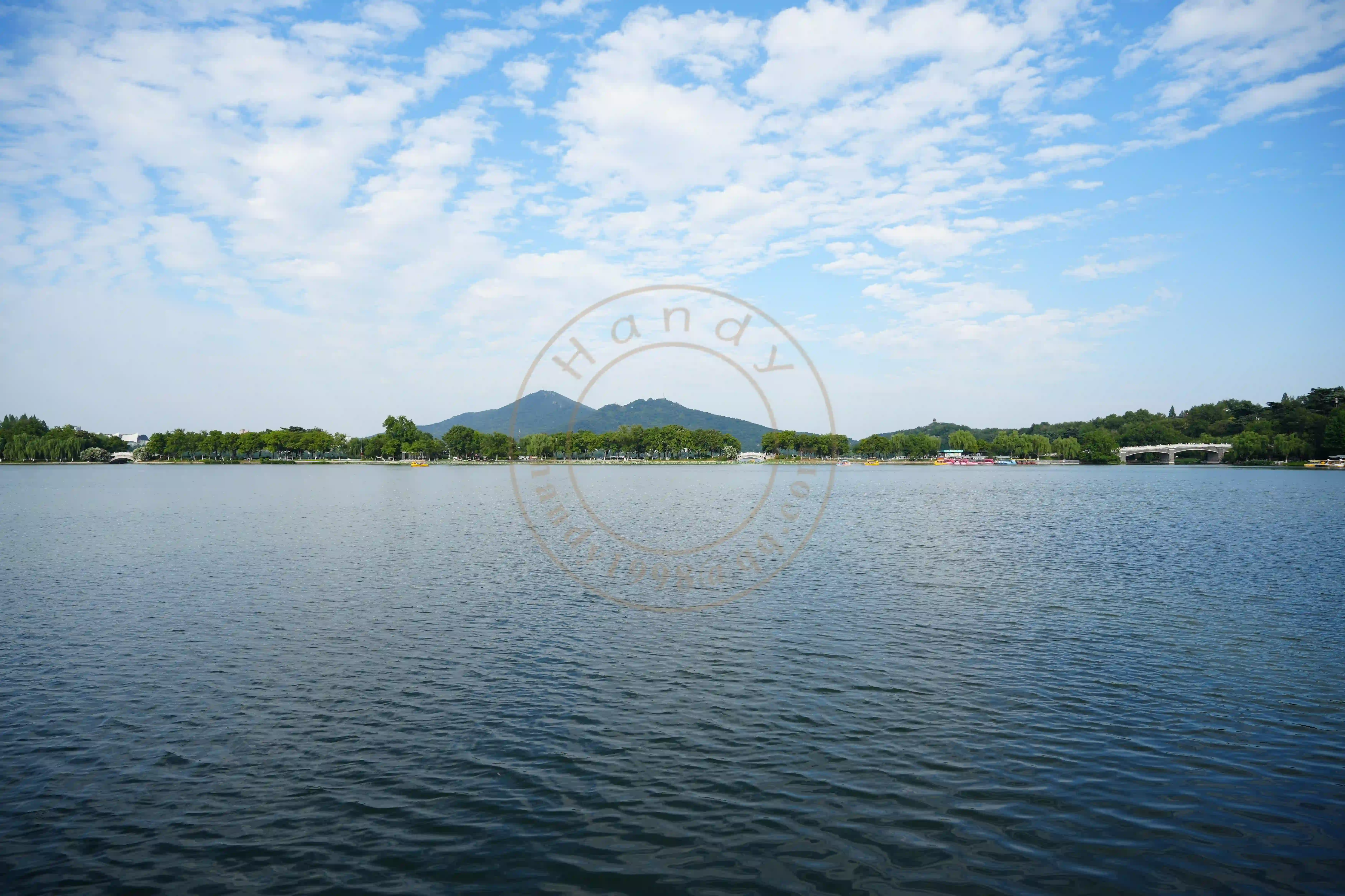 <h2 class='text-xl text-white'></h2>