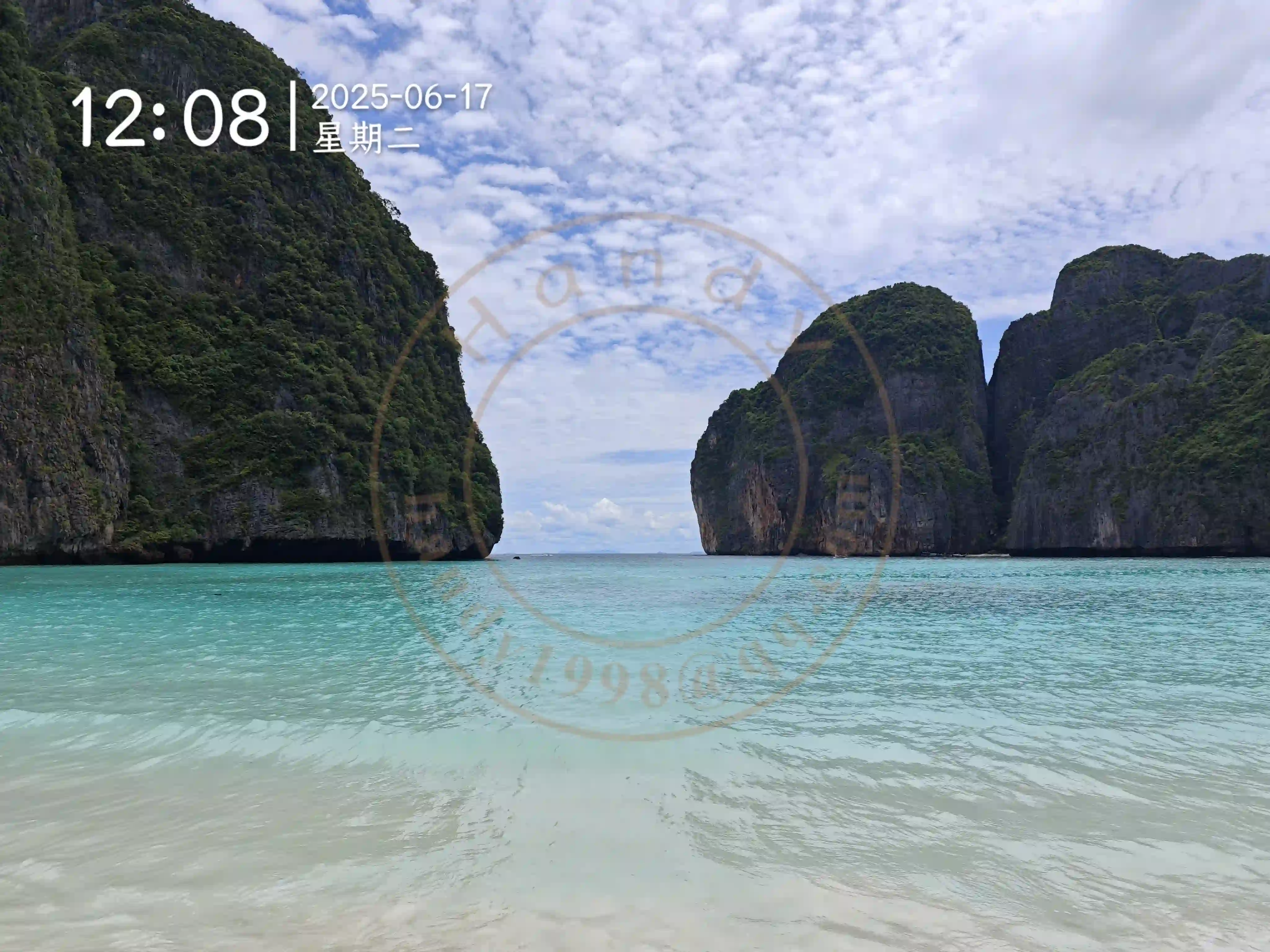 <h2 class='text-xl text-white'></h2>