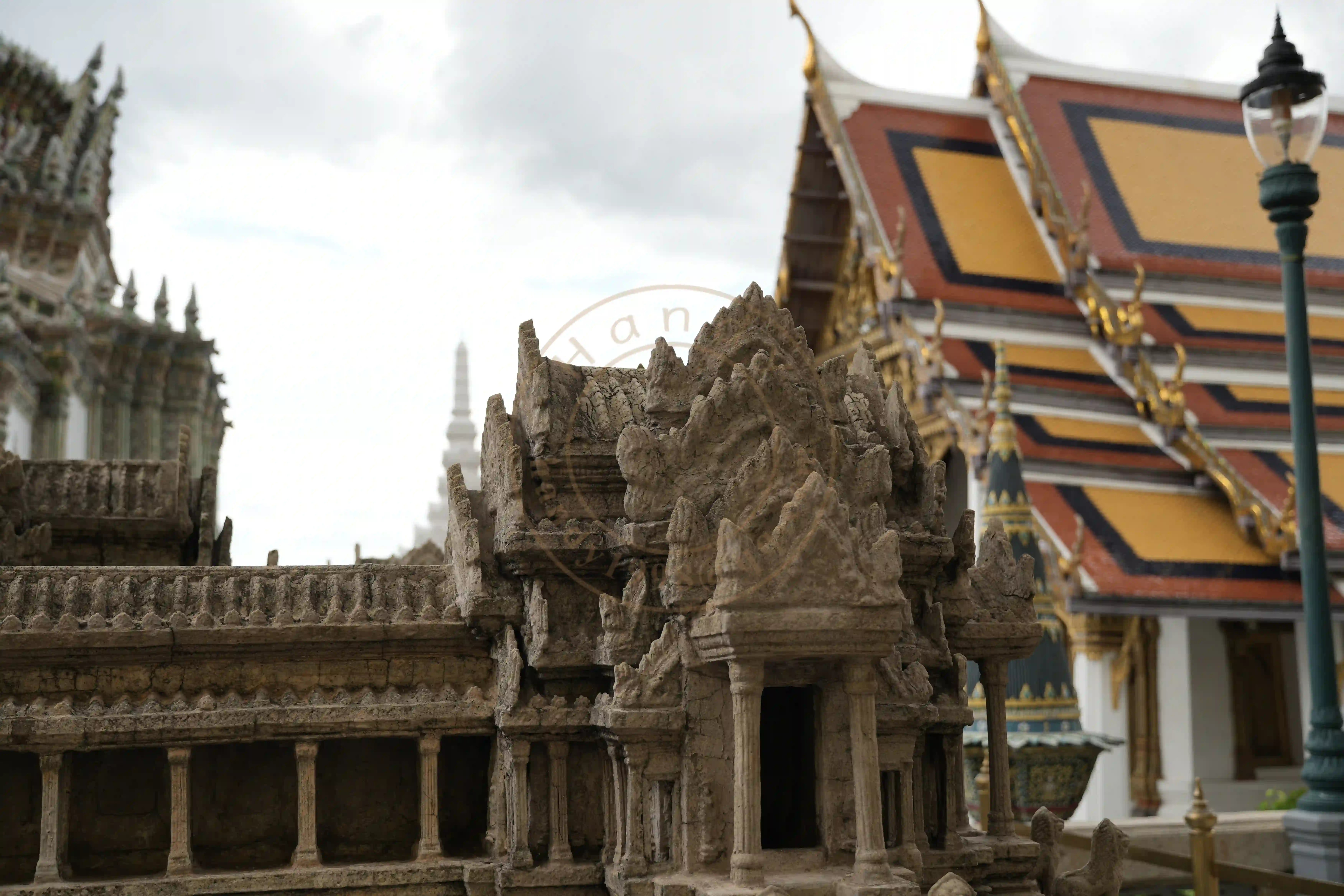 <h2 class='text-xl text-white'></h2>