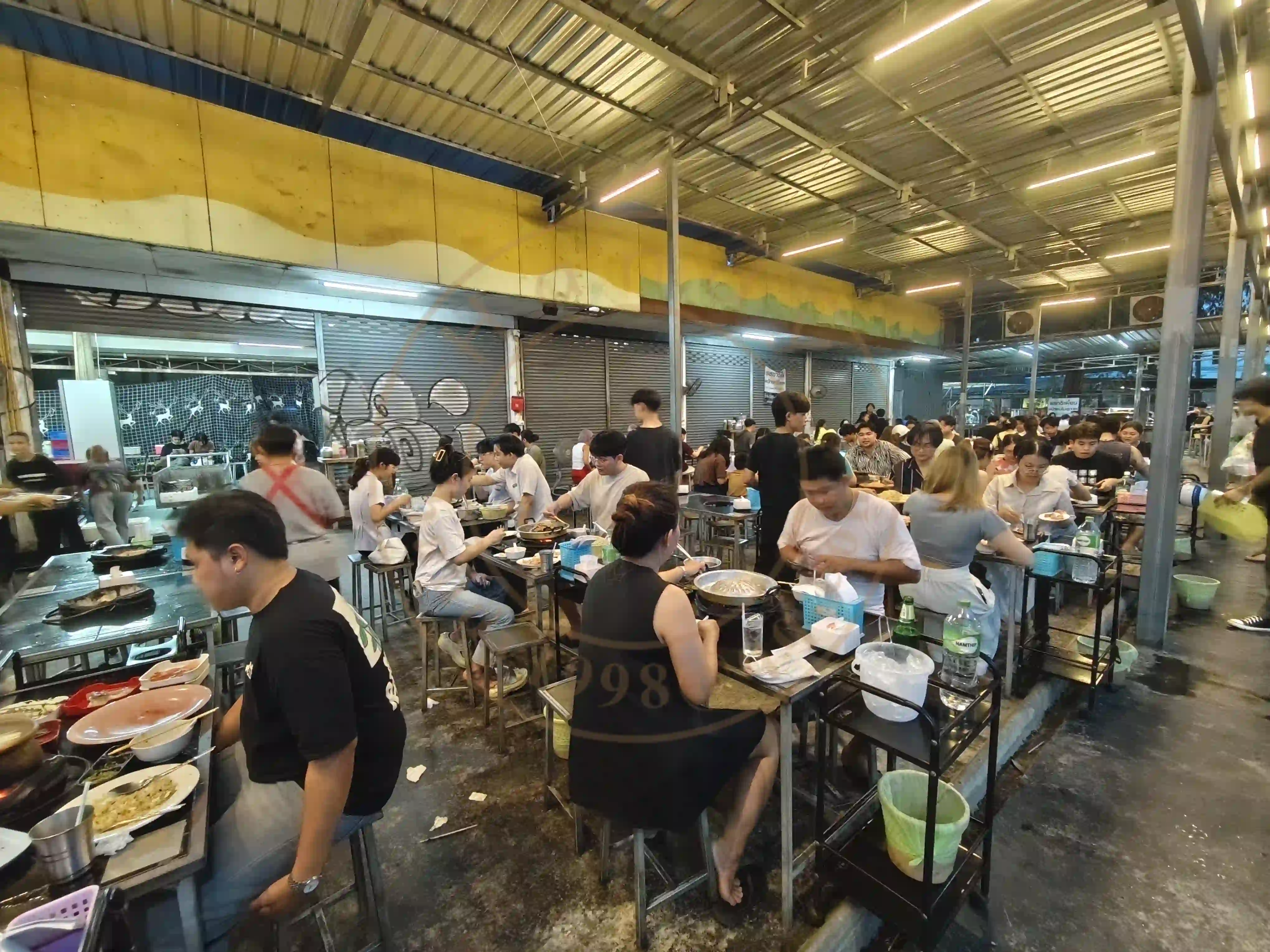 <h2 class='text-xl text-white'></h2>