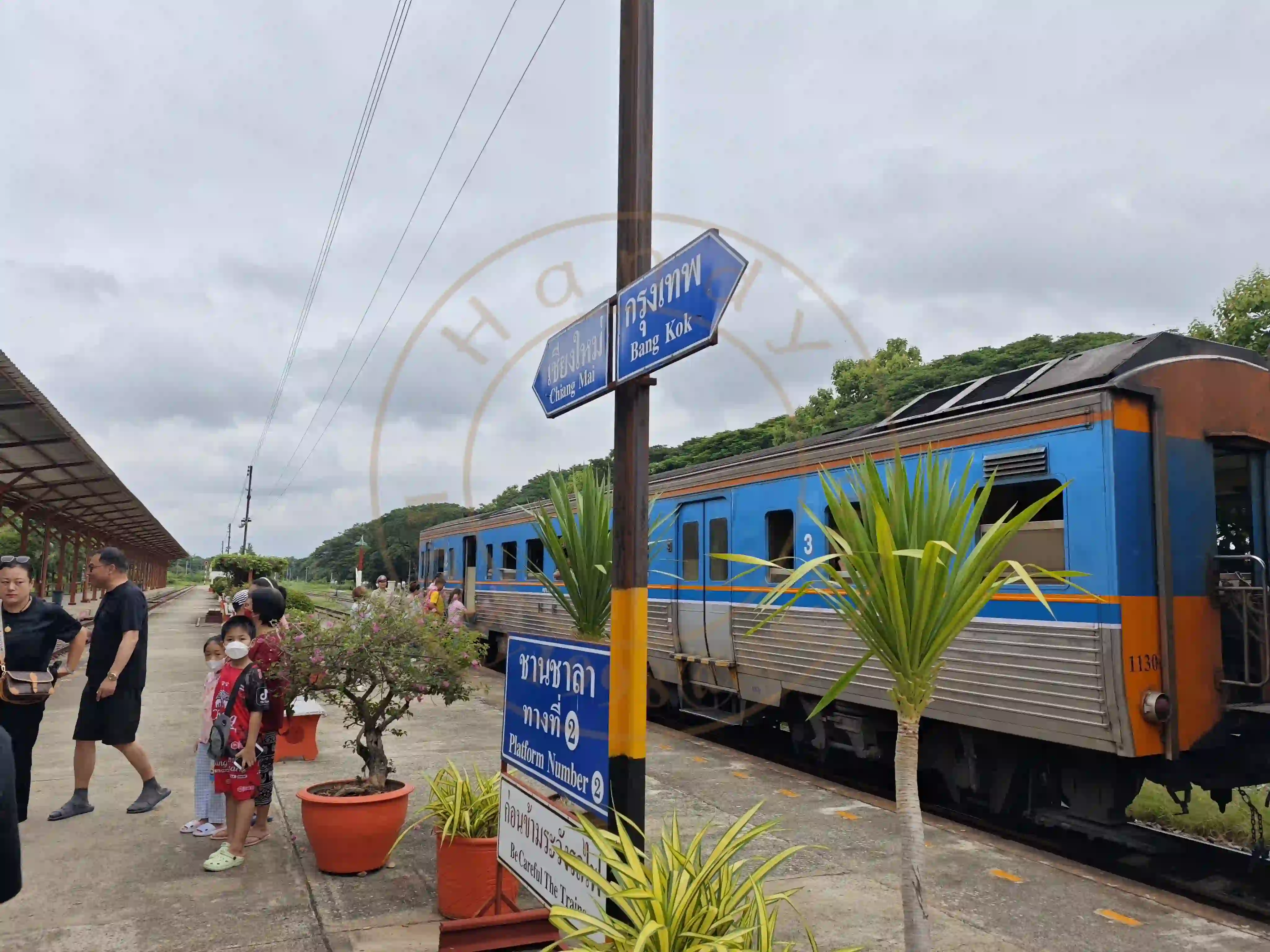 🚂 火车、寺庙和咖啡