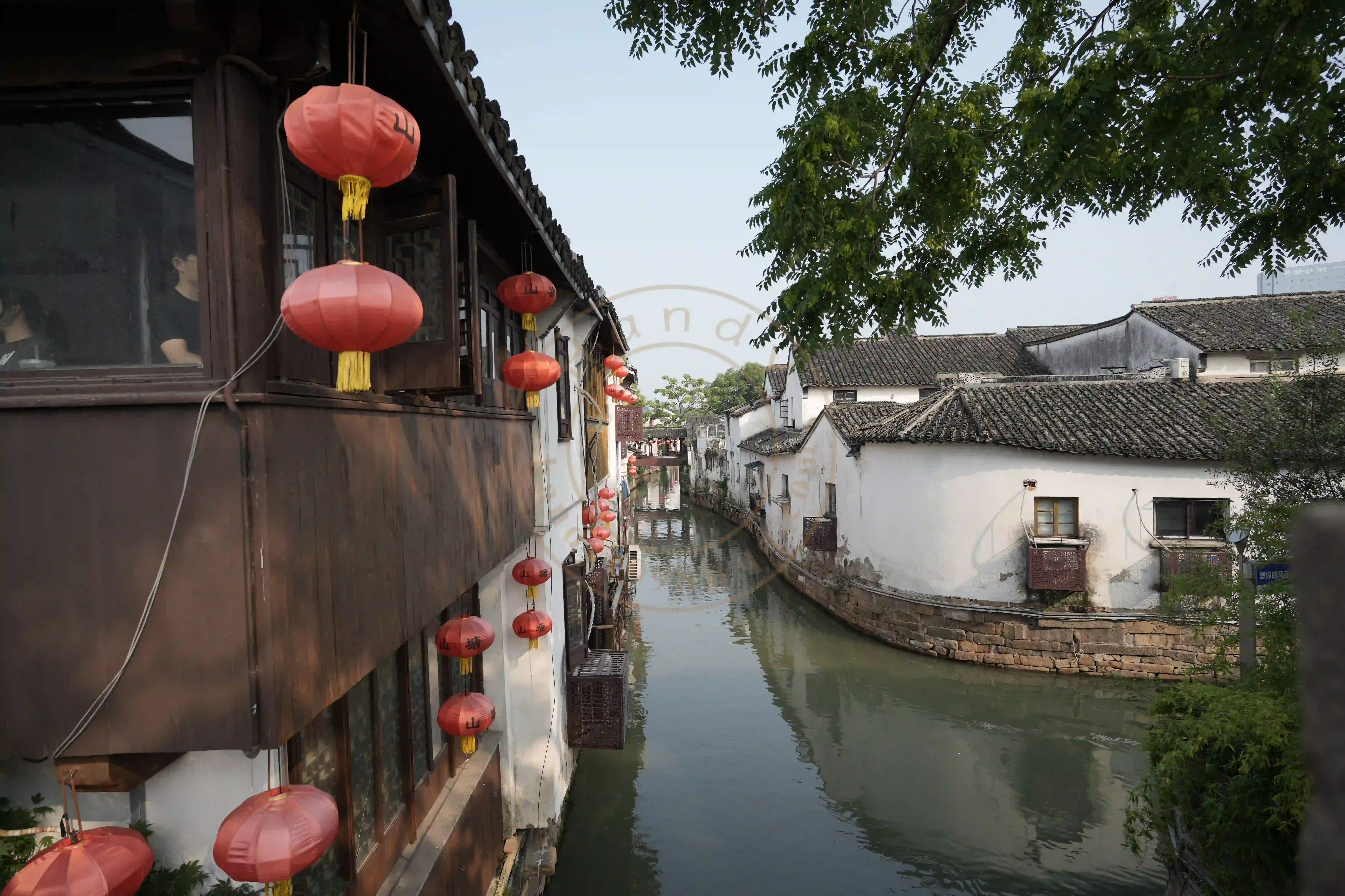 <h2 class='text-xl text-white'></h2>