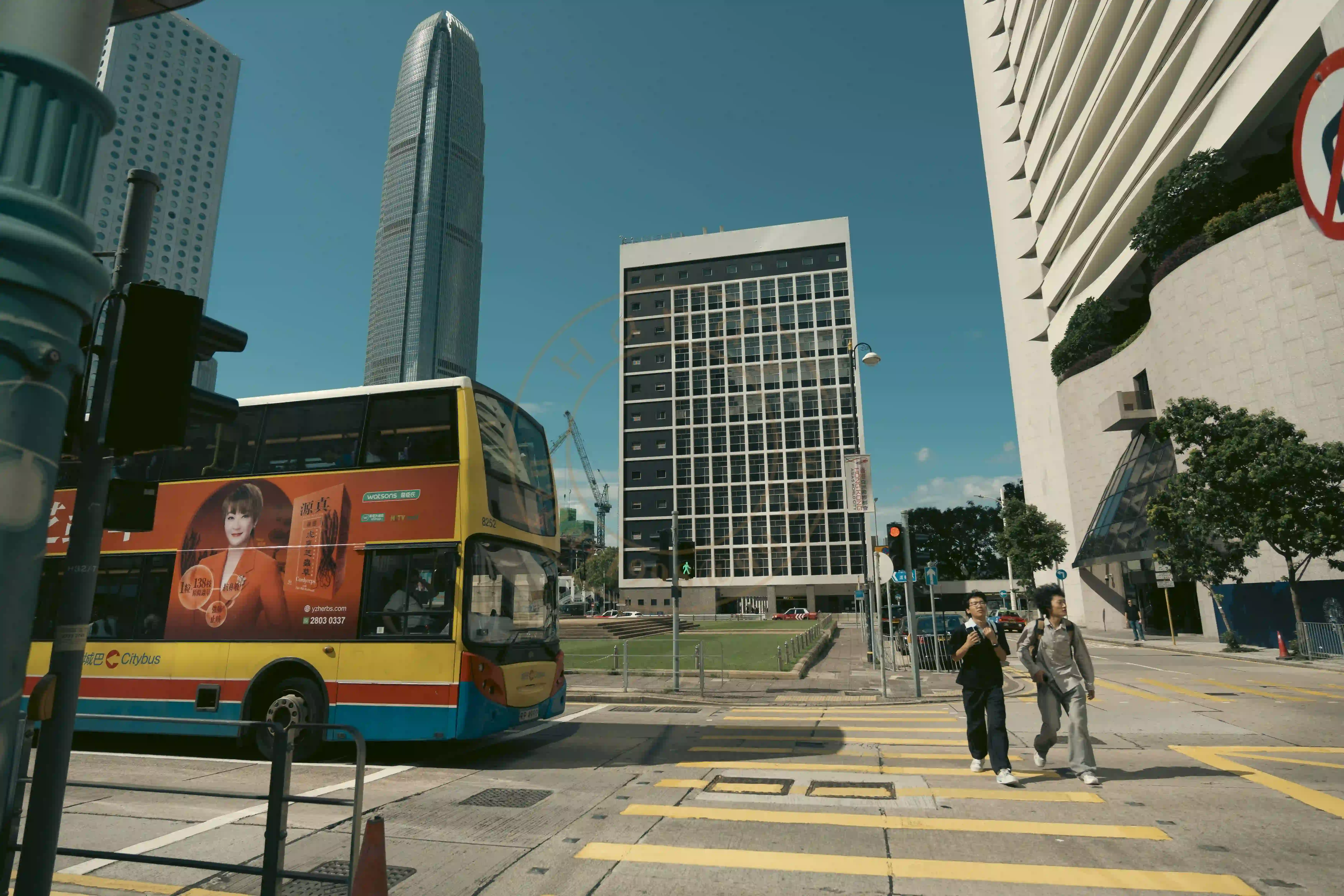 <h2 class='text-xl text-white'></h2>