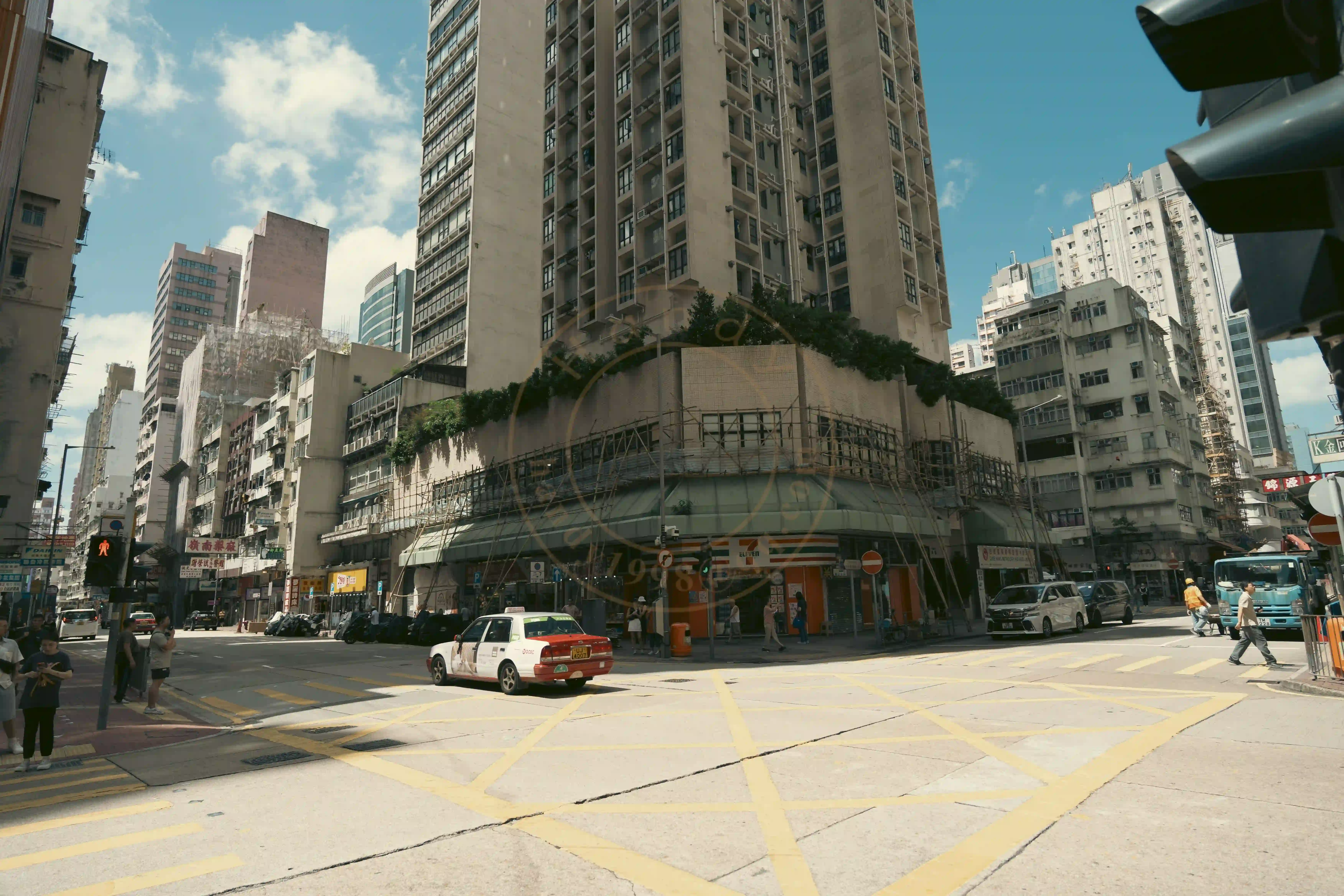 <h2 class='text-xl text-white'></h2>