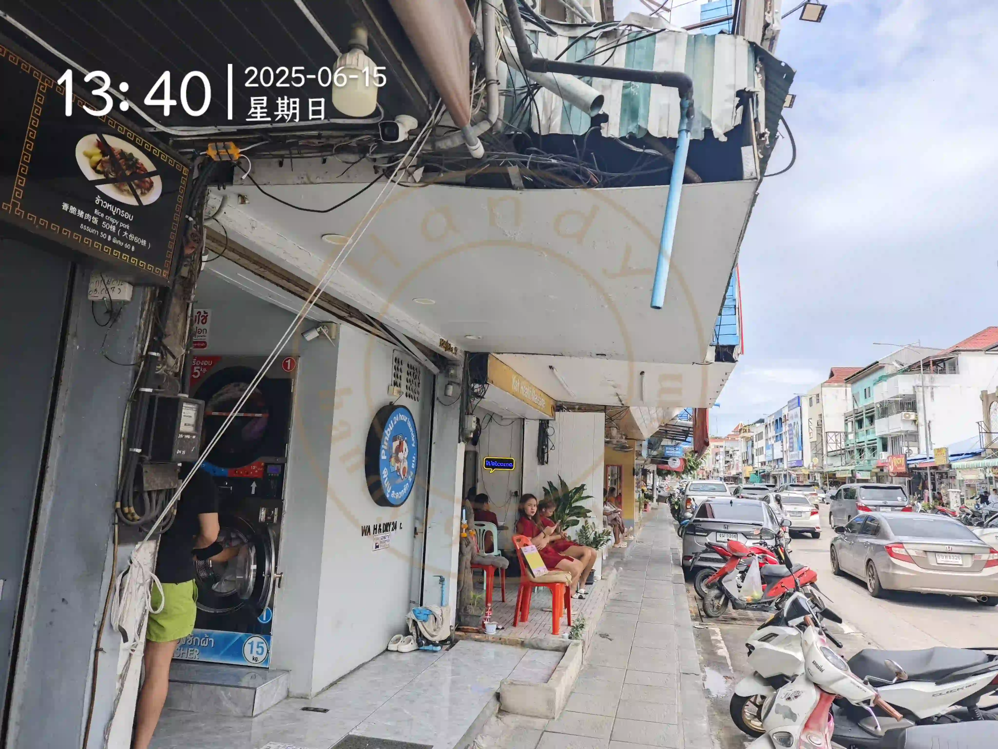 <h2 class='text-xl text-white'></h2>