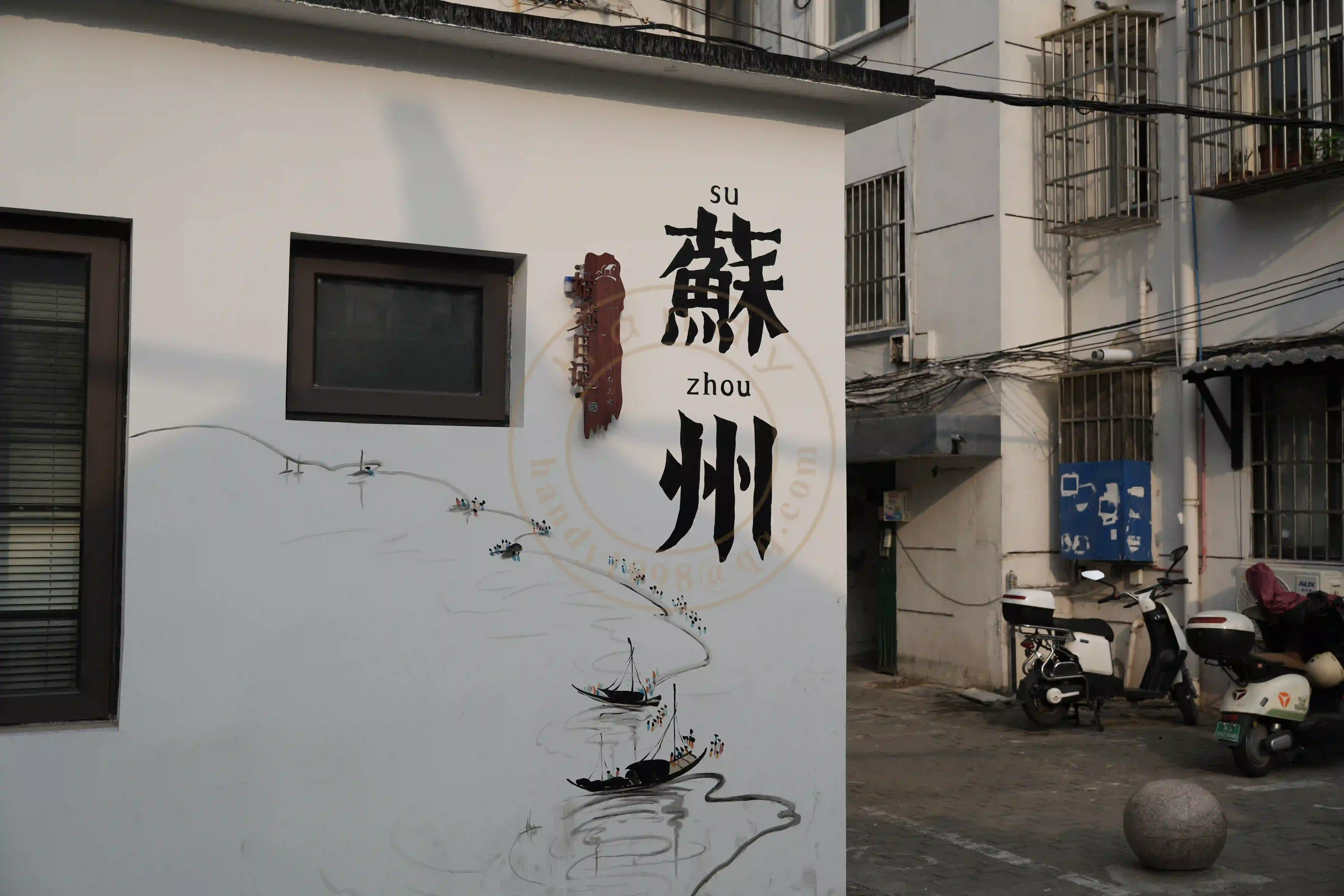 <h2 class='text-xl text-white'></h2>