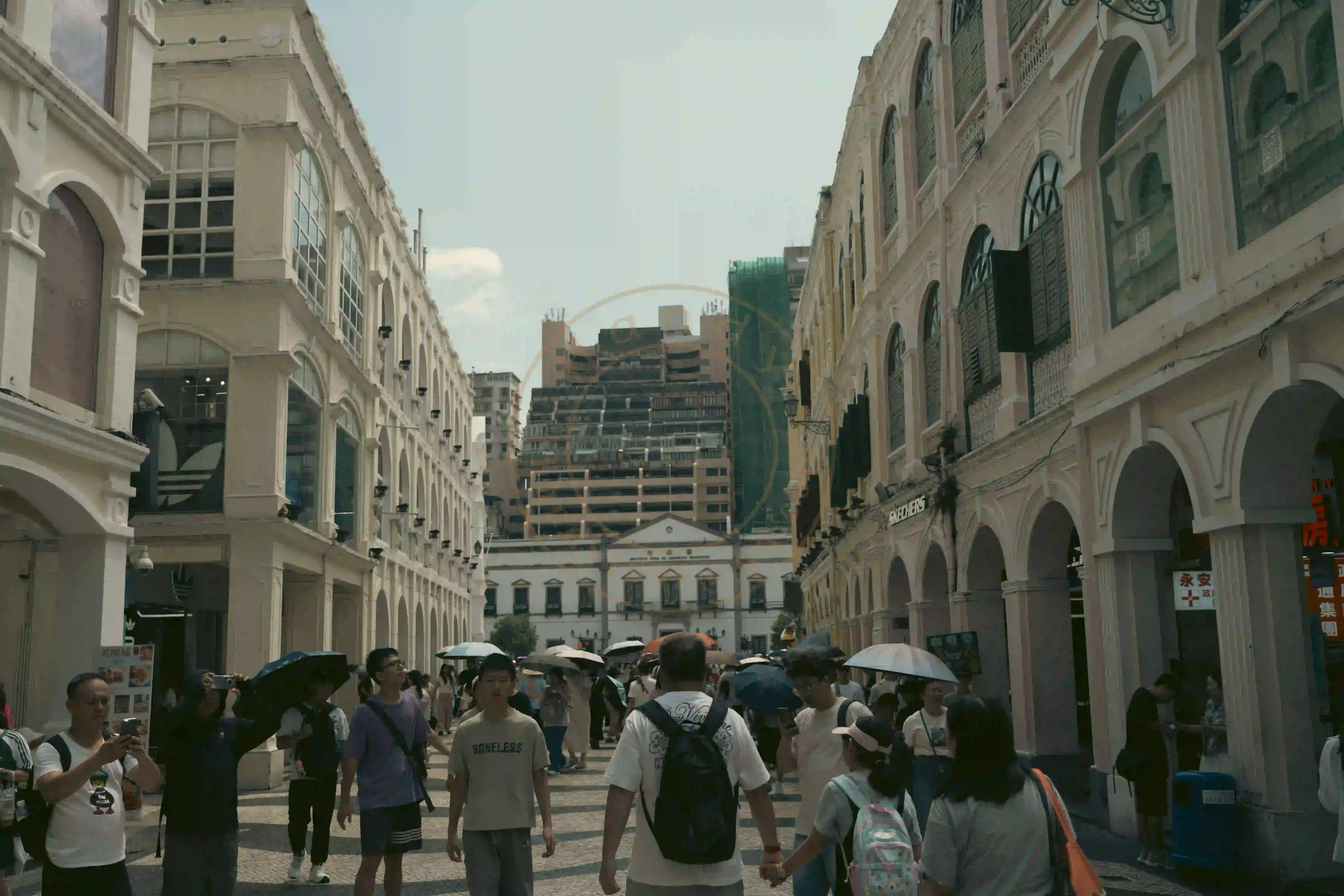 <h2 class='text-xl text-white'></h2>