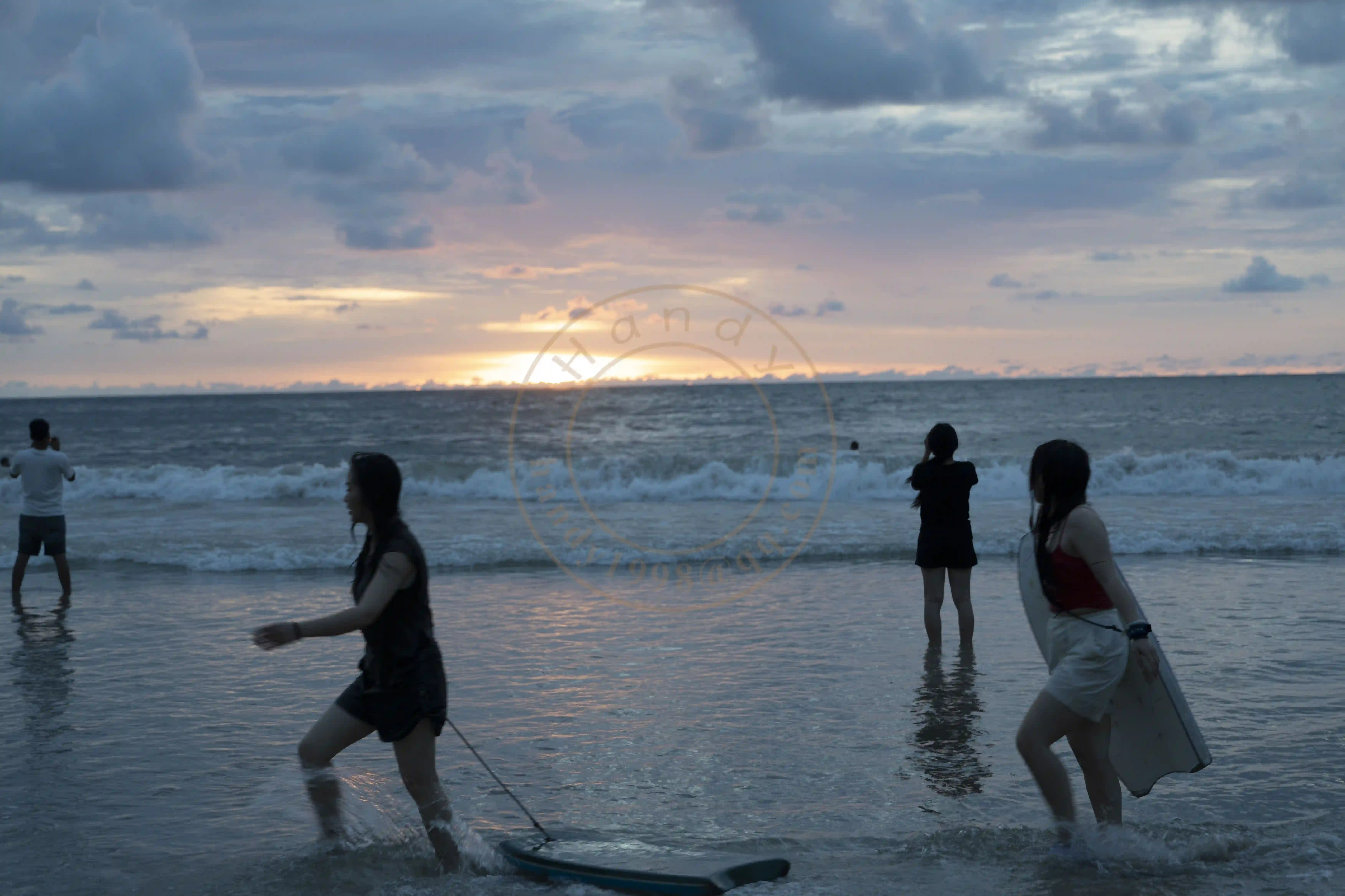 <h2 class='text-xl text-white'></h2>