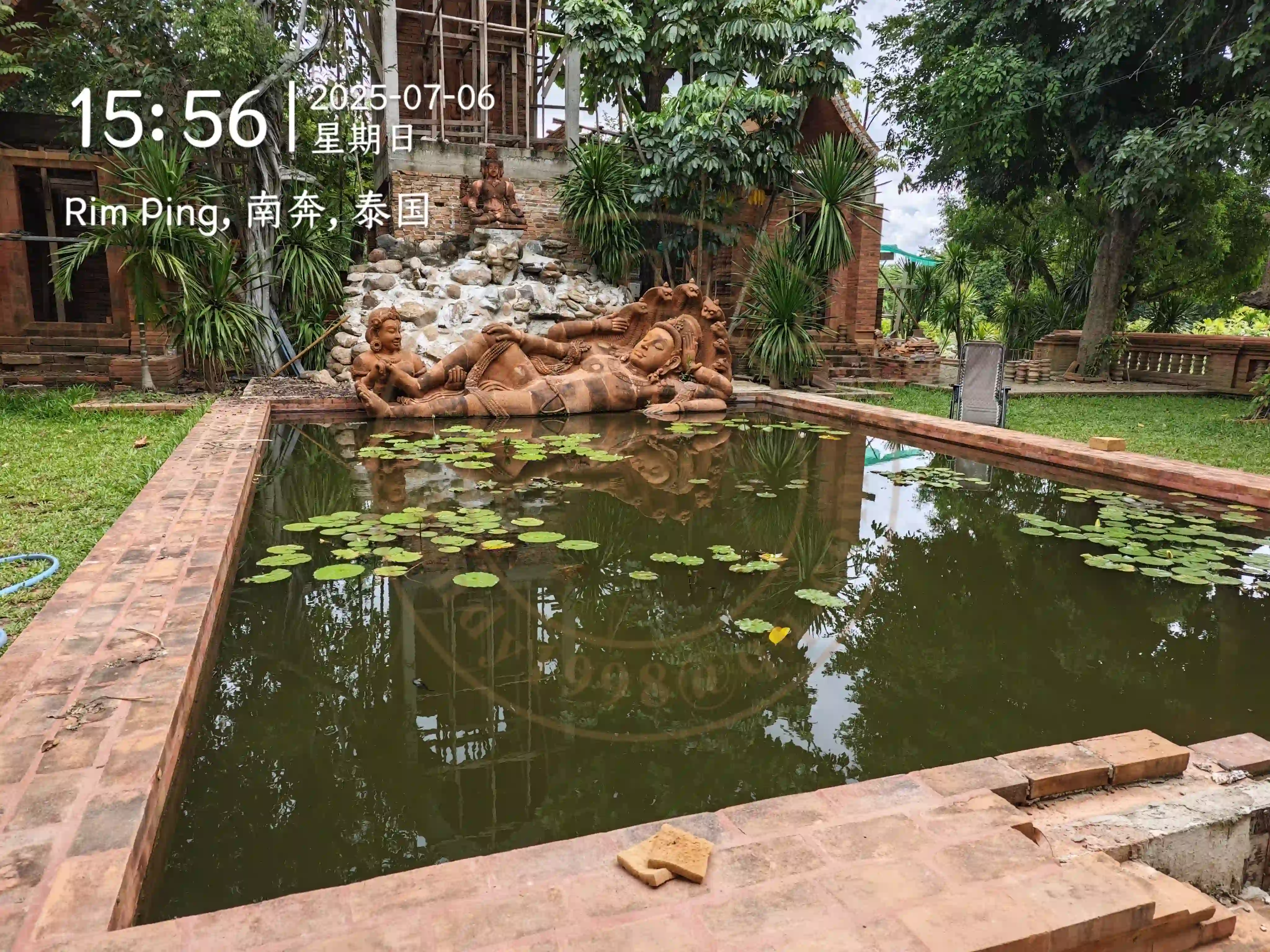 <h2 class='text-xl text-white'></h2>