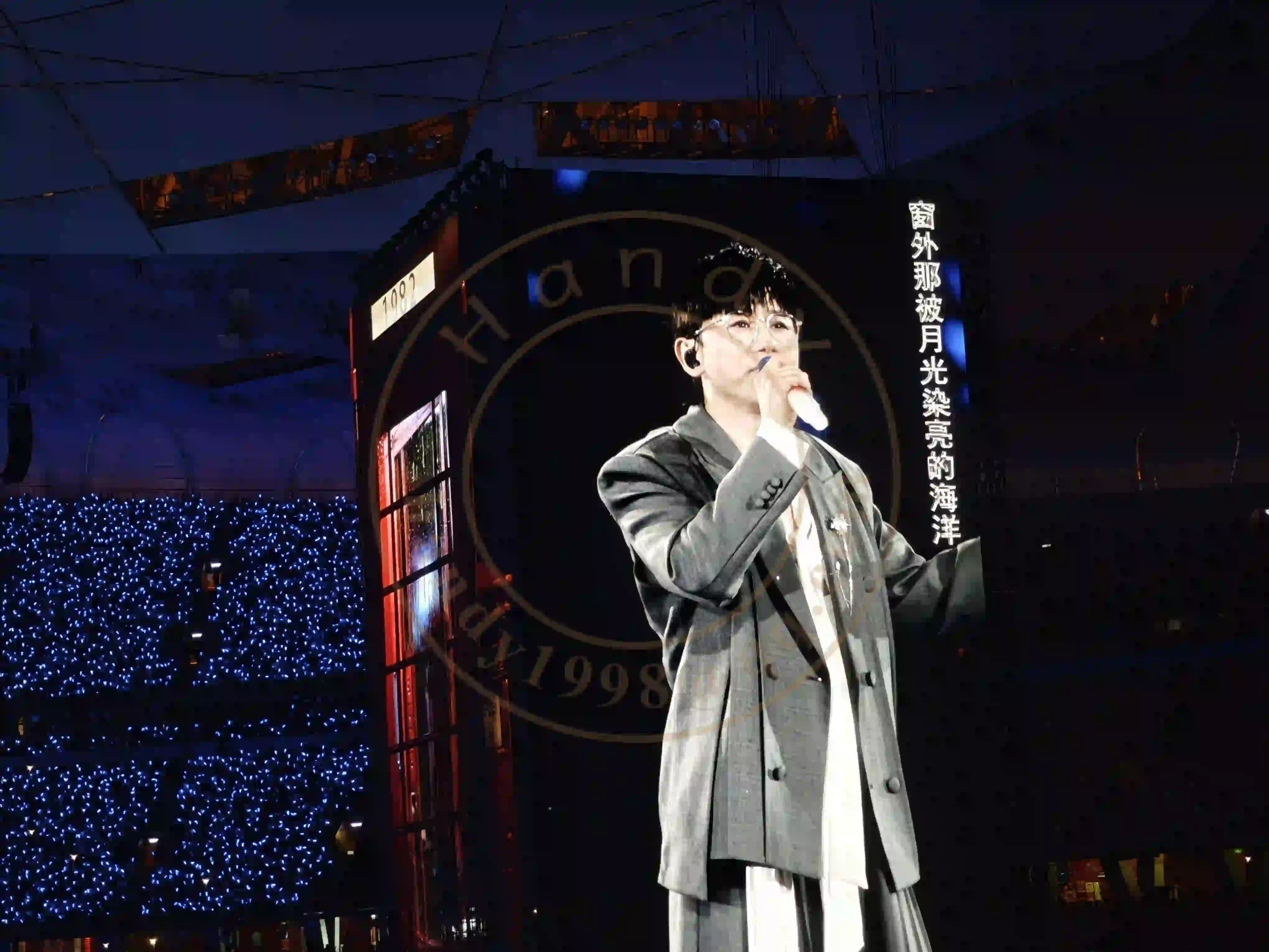 <h2 class='text-xl text-white'></h2>