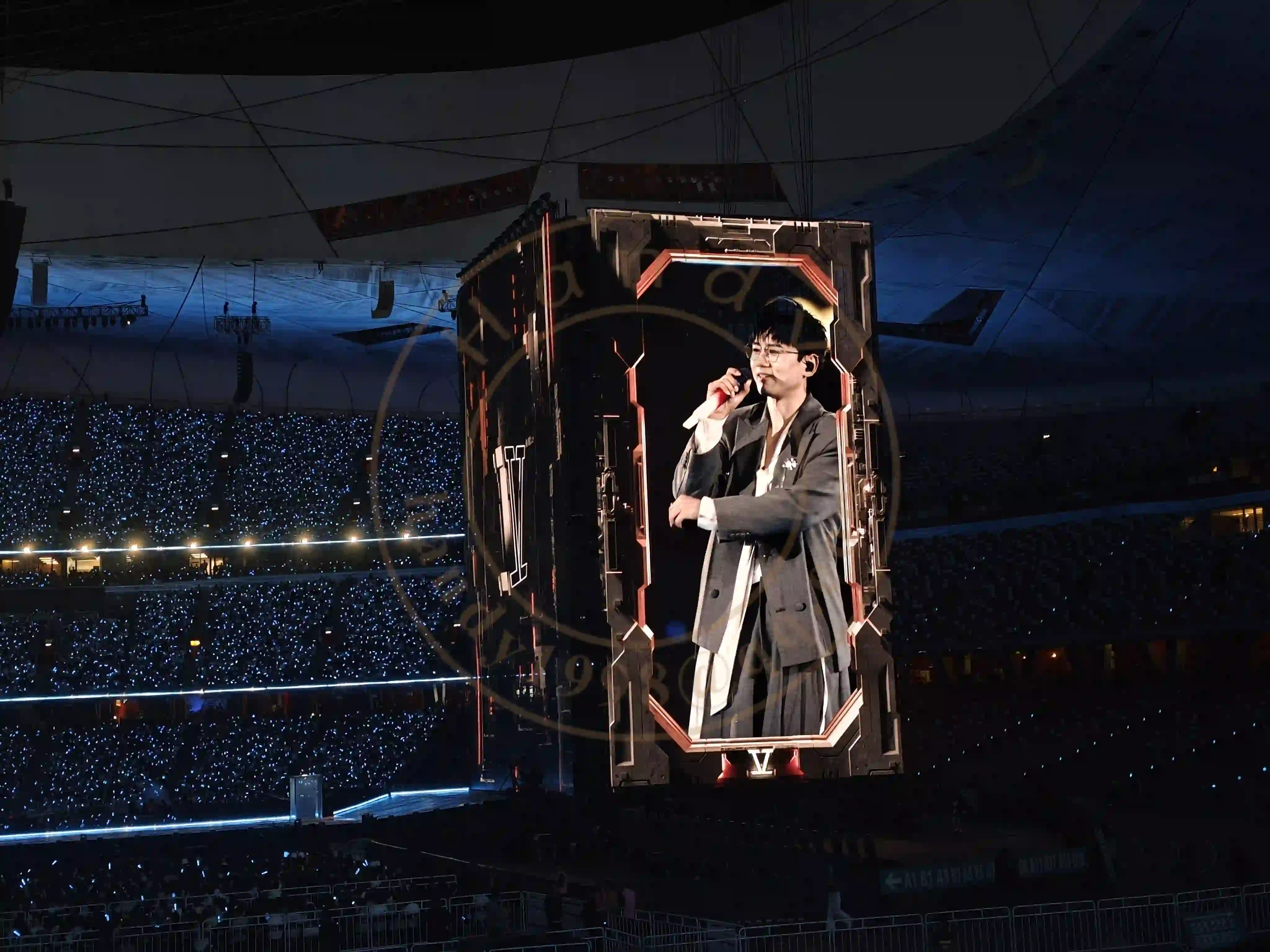 <h2 class='text-xl text-white'></h2>