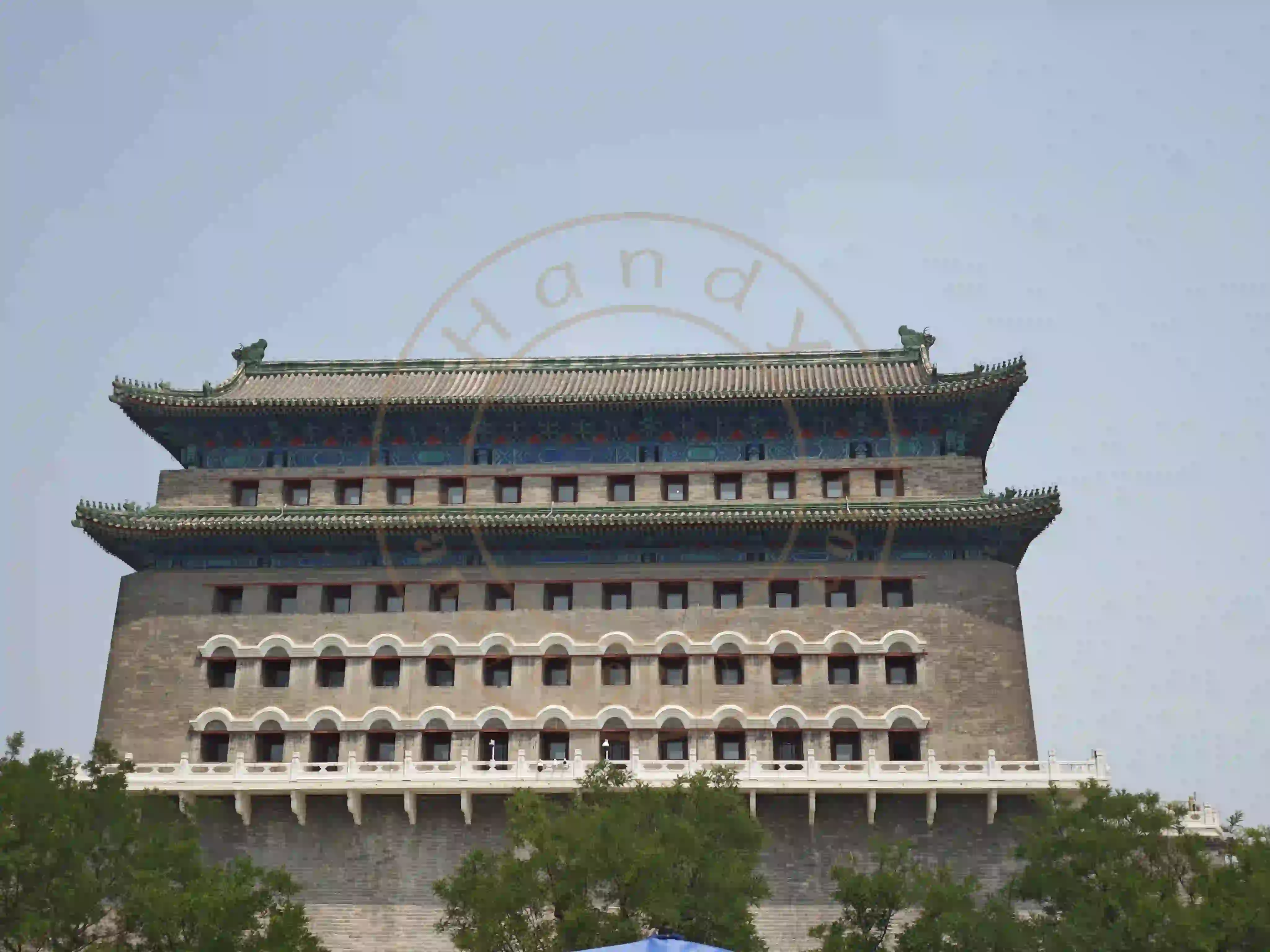 <h2 class='text-xl text-white'></h2>