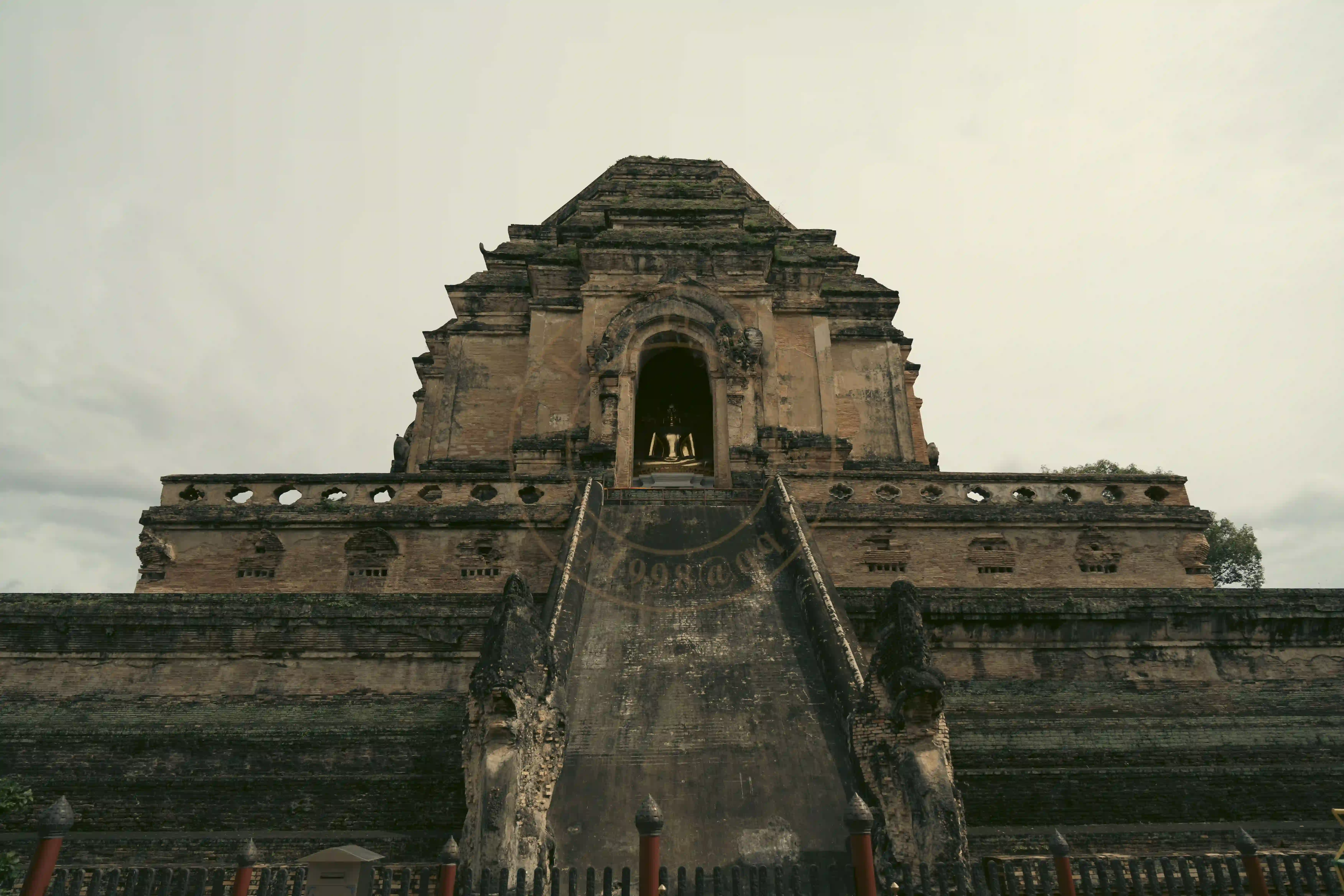 <h2 class='text-xl text-white'></h2>